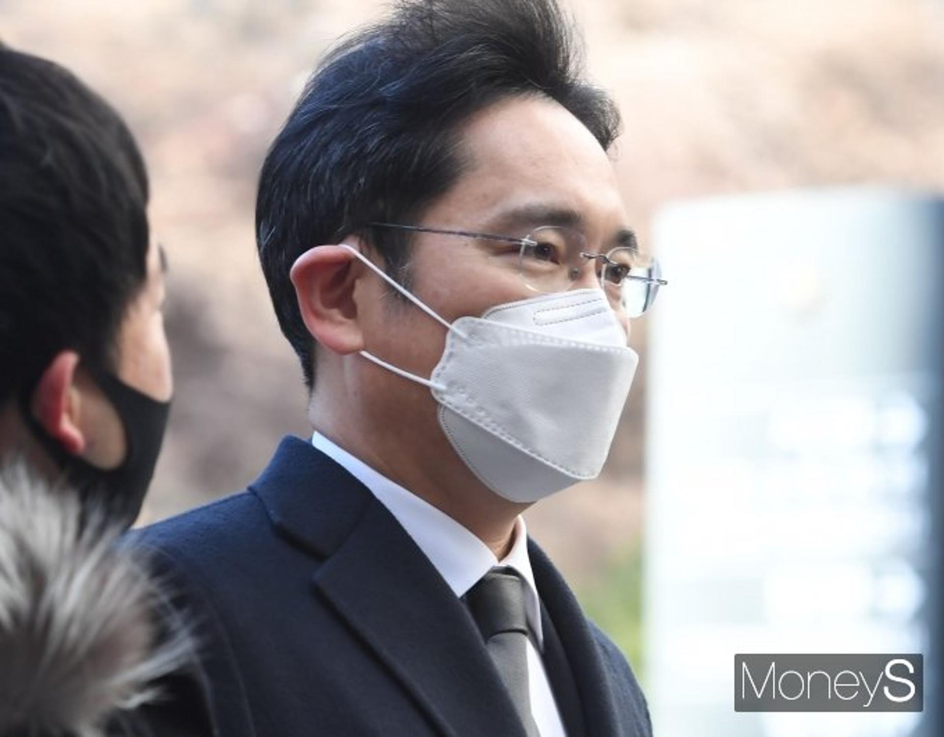 "이재용, 자유의 몸 돼야"… 국민청원도 등장