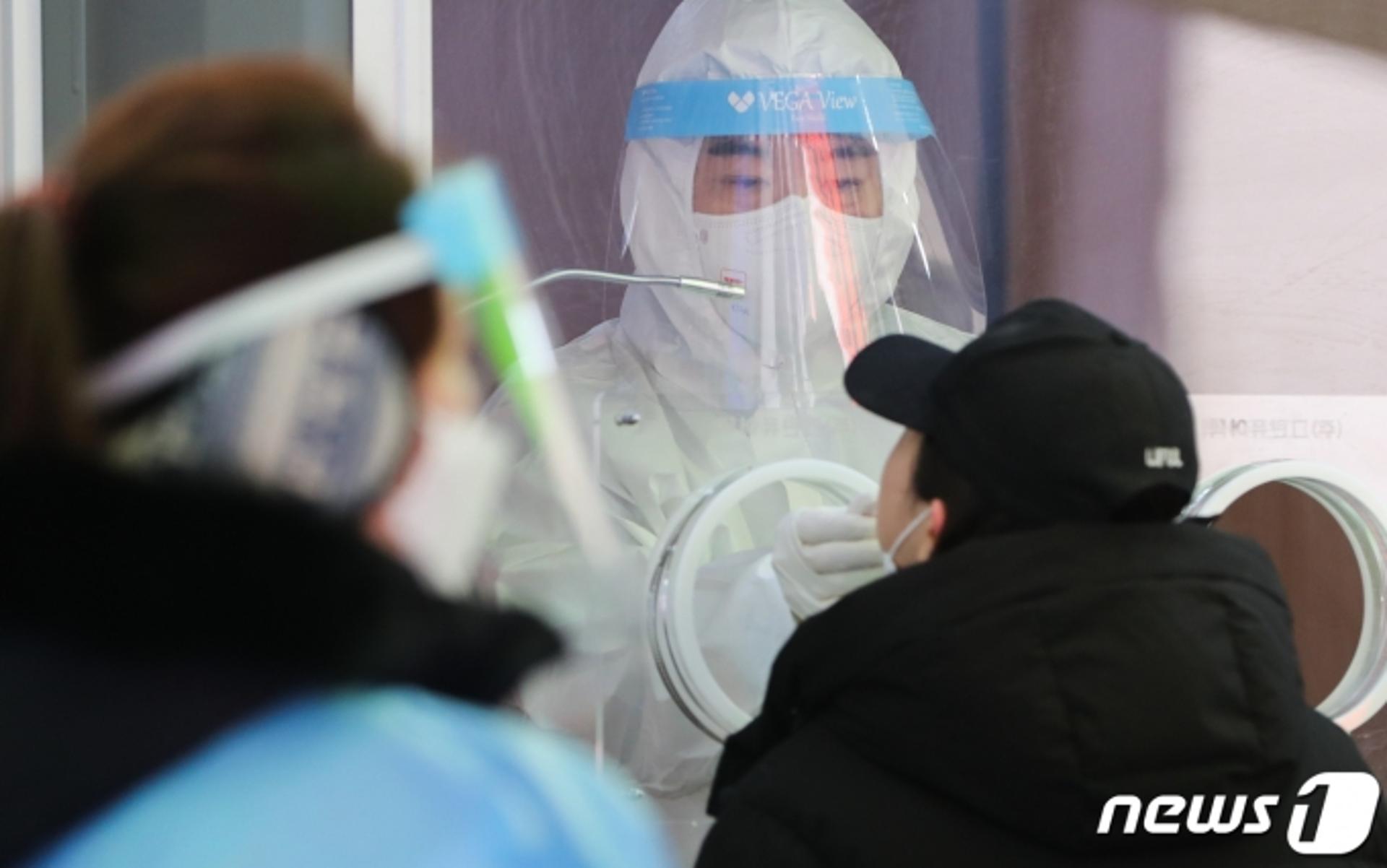 전국 확진자 3일 오후 8시까지 870여명… 1000명대 복귀하나