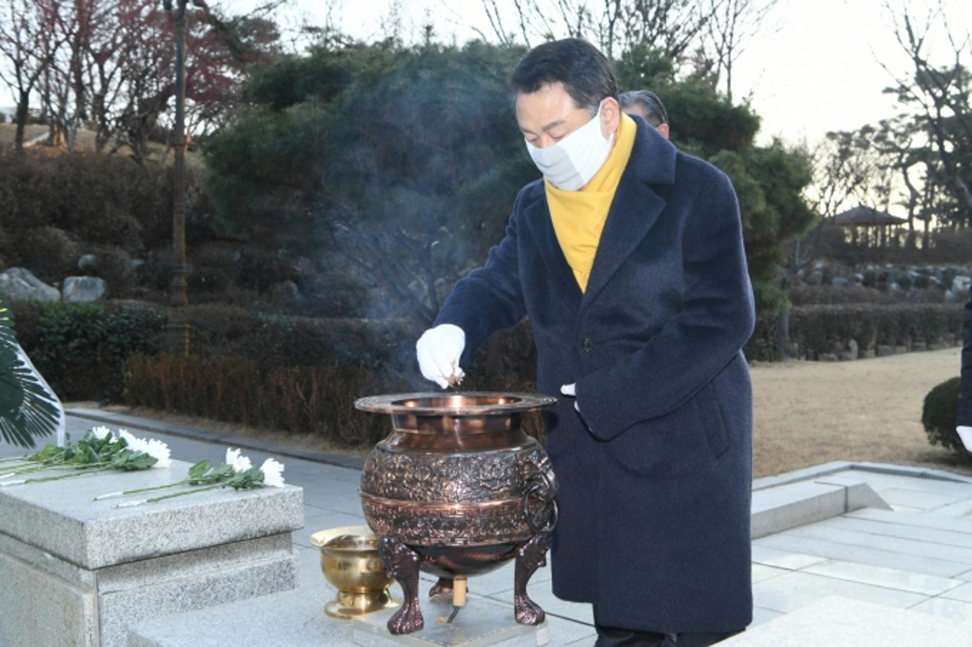 안승남 구리시장, 현충탑 참배로 2021년 업무 시작