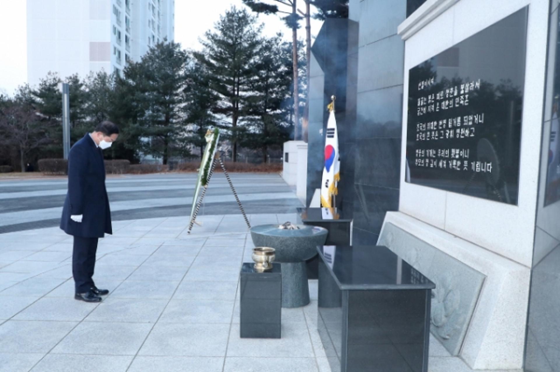 이재준 고양시장, 2021년 신년 현충탑 참배…위기상황 극복 다짐