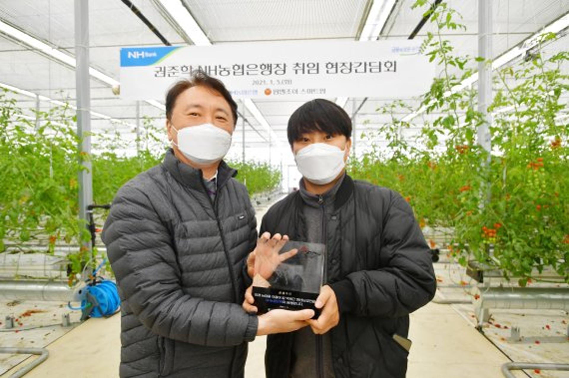권준학 농협은행장 첫 행보로 '청년 스마트팜' 농가 방문