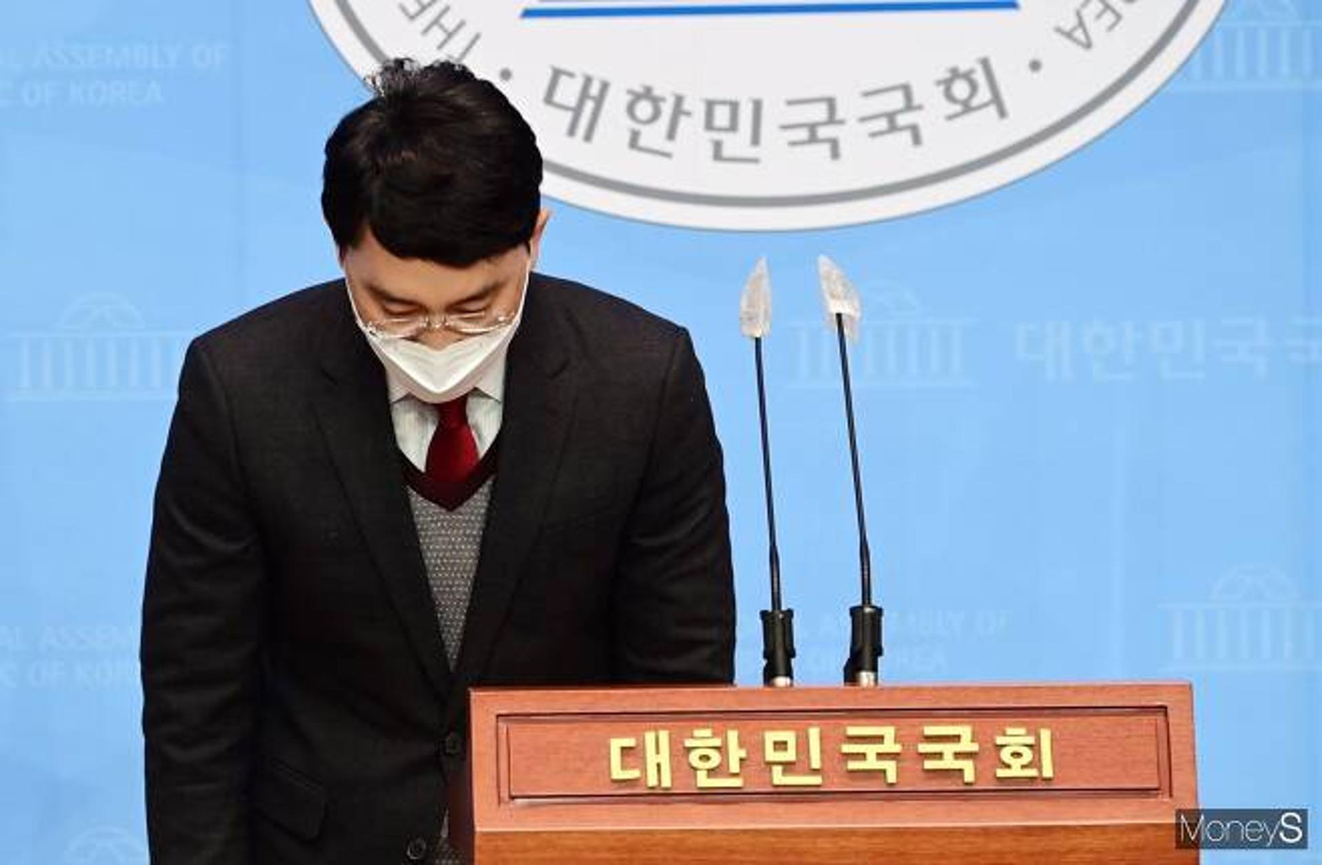 민주당 “국민의힘, 갖은 성추문에 휩싸인 새누리당 시절로 회귀”