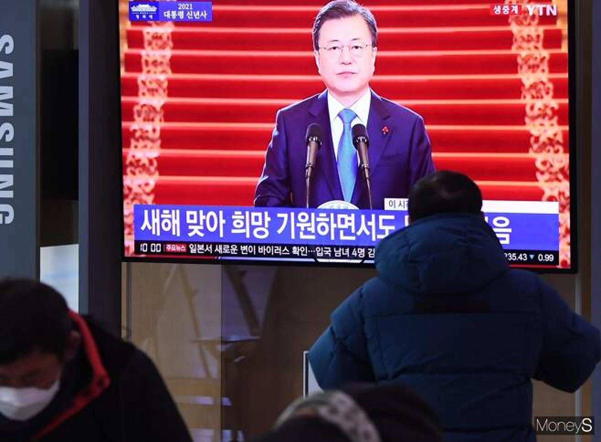 문 대통령 “한국판 뉴딜로 성장동력·일자리 창출… 기업과 소통 강화”
