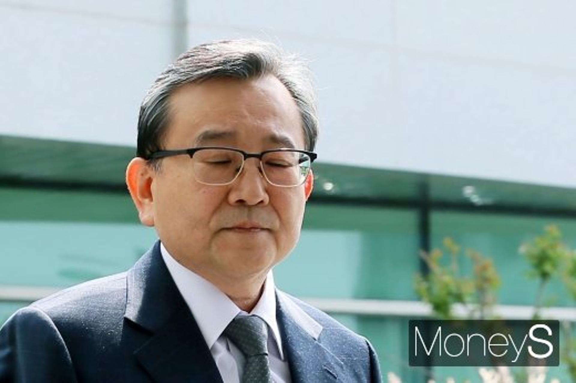 김학의 출국금지 논란… 법무부 "정당한 조치"