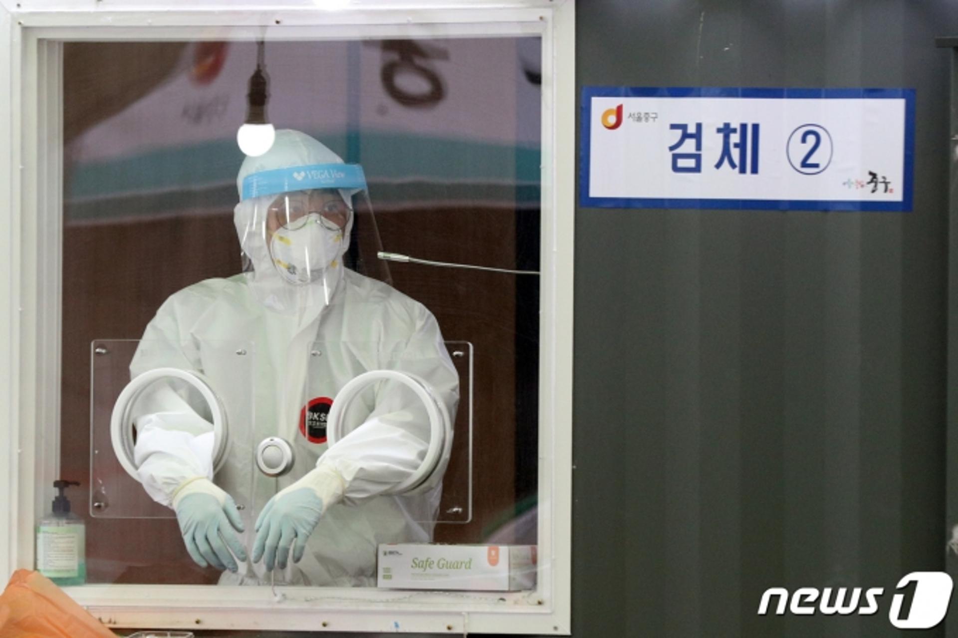 서울시, 임시선별검사소 4주 연장… 일평균 1.6만건 검사