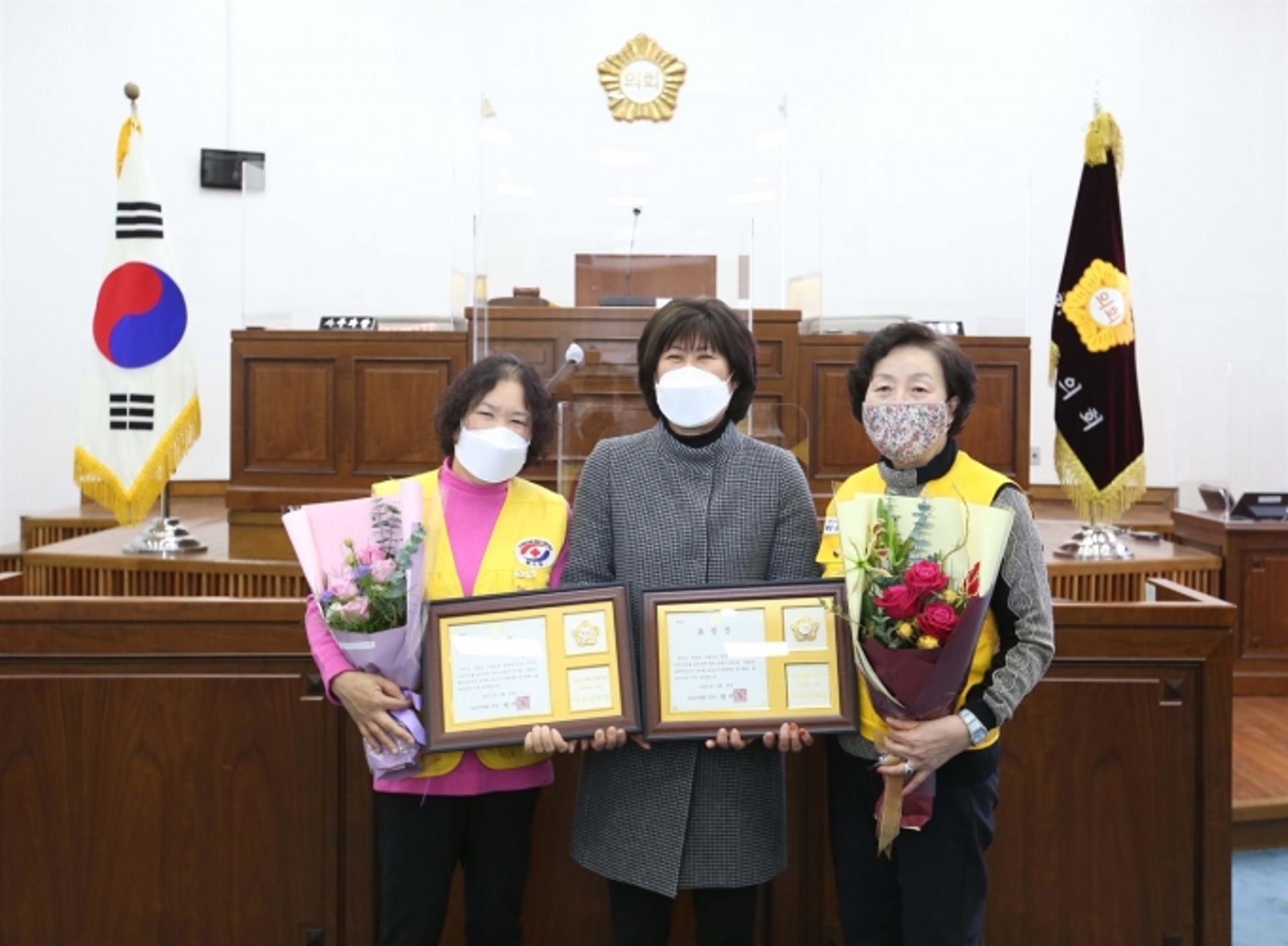 하남시의회, 대한적십자사봉사회 봉사자 3명에 의장 표창 전달