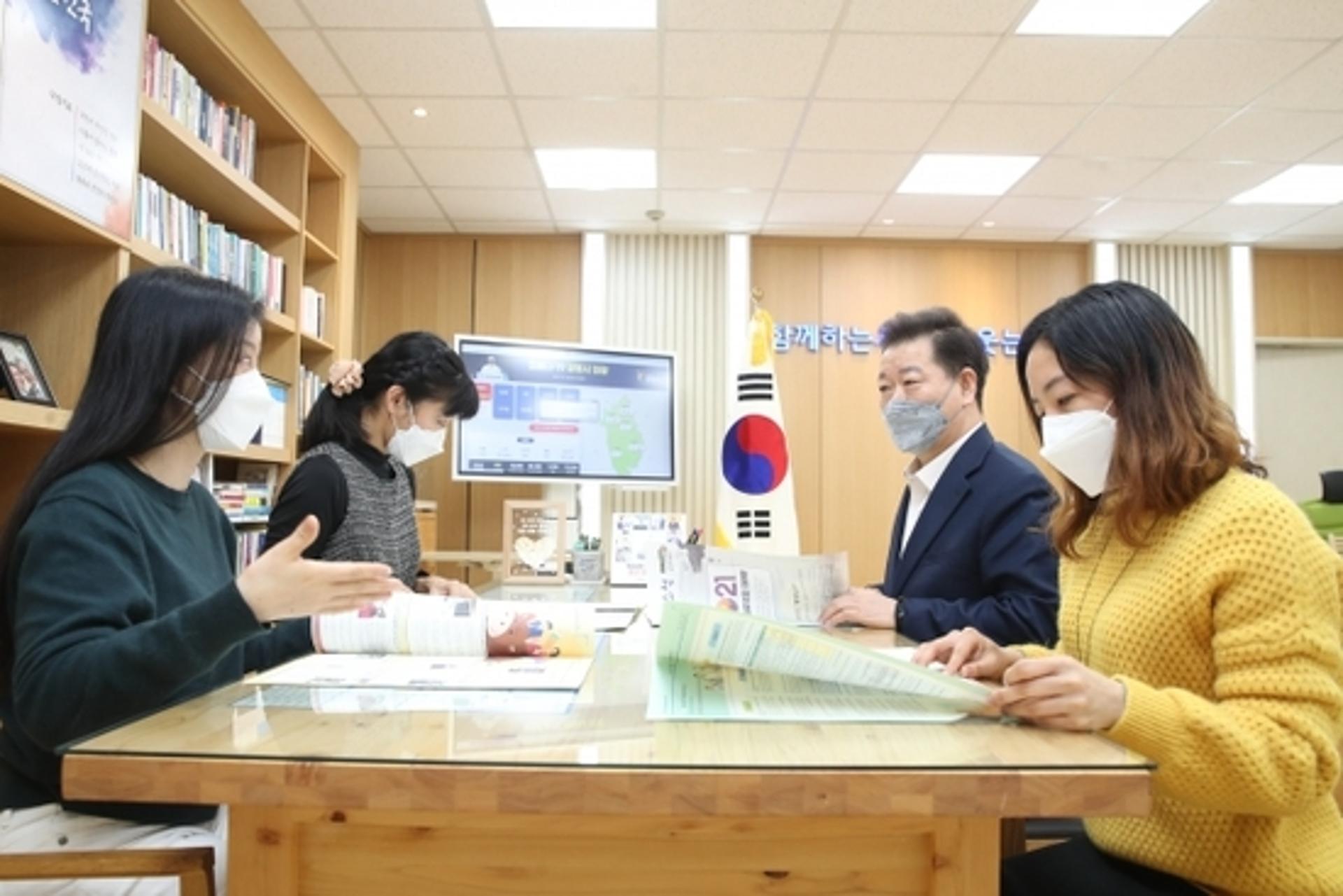 광명시, 다문화가정 위해 ‘광명소식지 번역본’ 발행