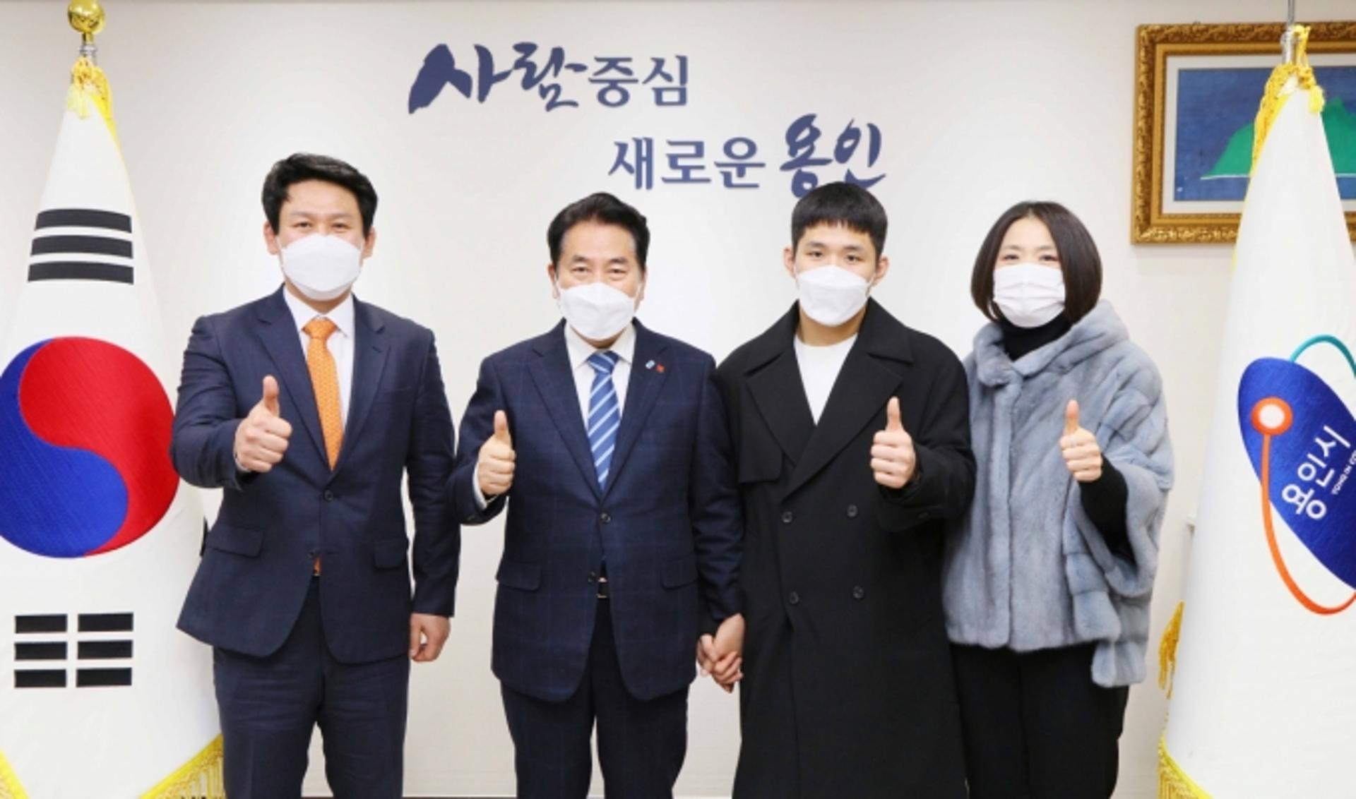 용인시 입단한 김유철, 김병주·김미정 '부모 금맥' 잇는다