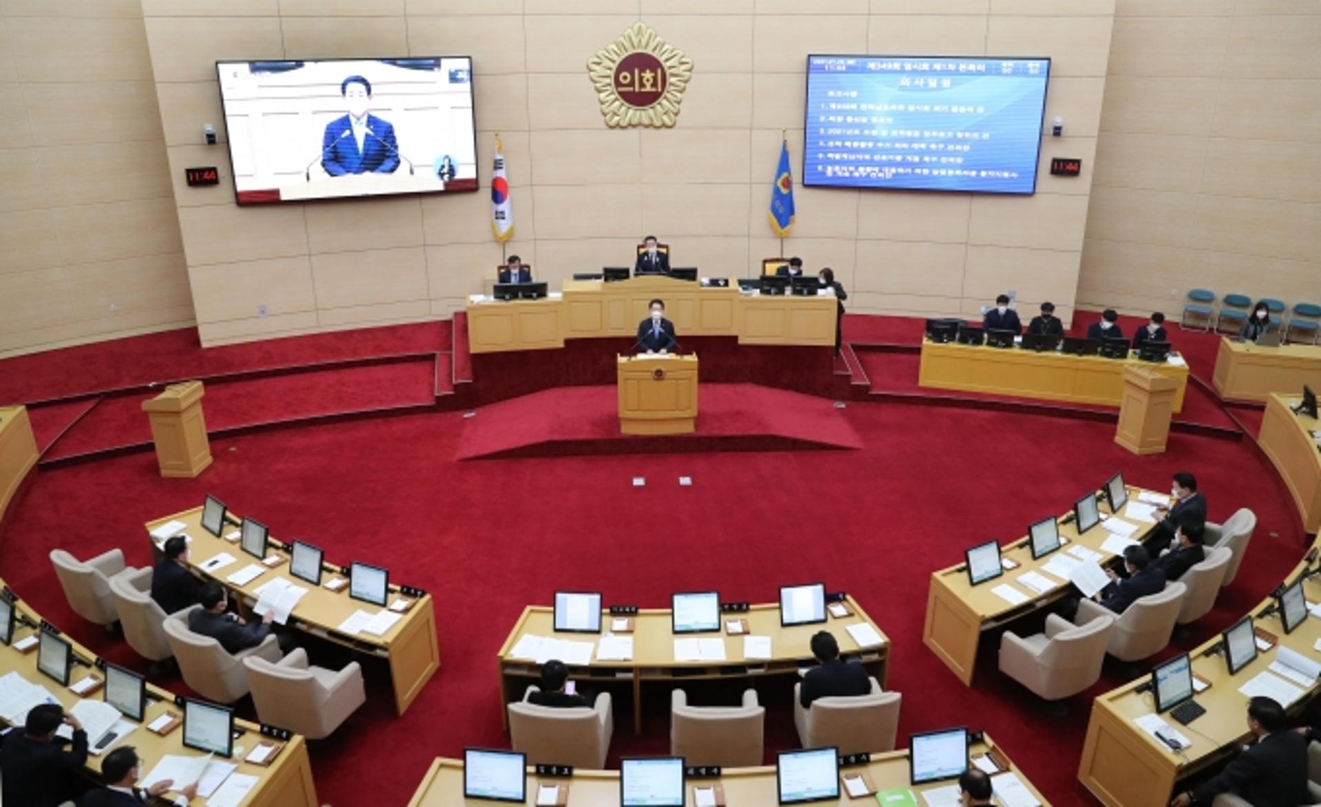 전남도의회, '사상 첫' 의장 탄핵안 본회의 상정…결론 못내고 또 '티격태격'
