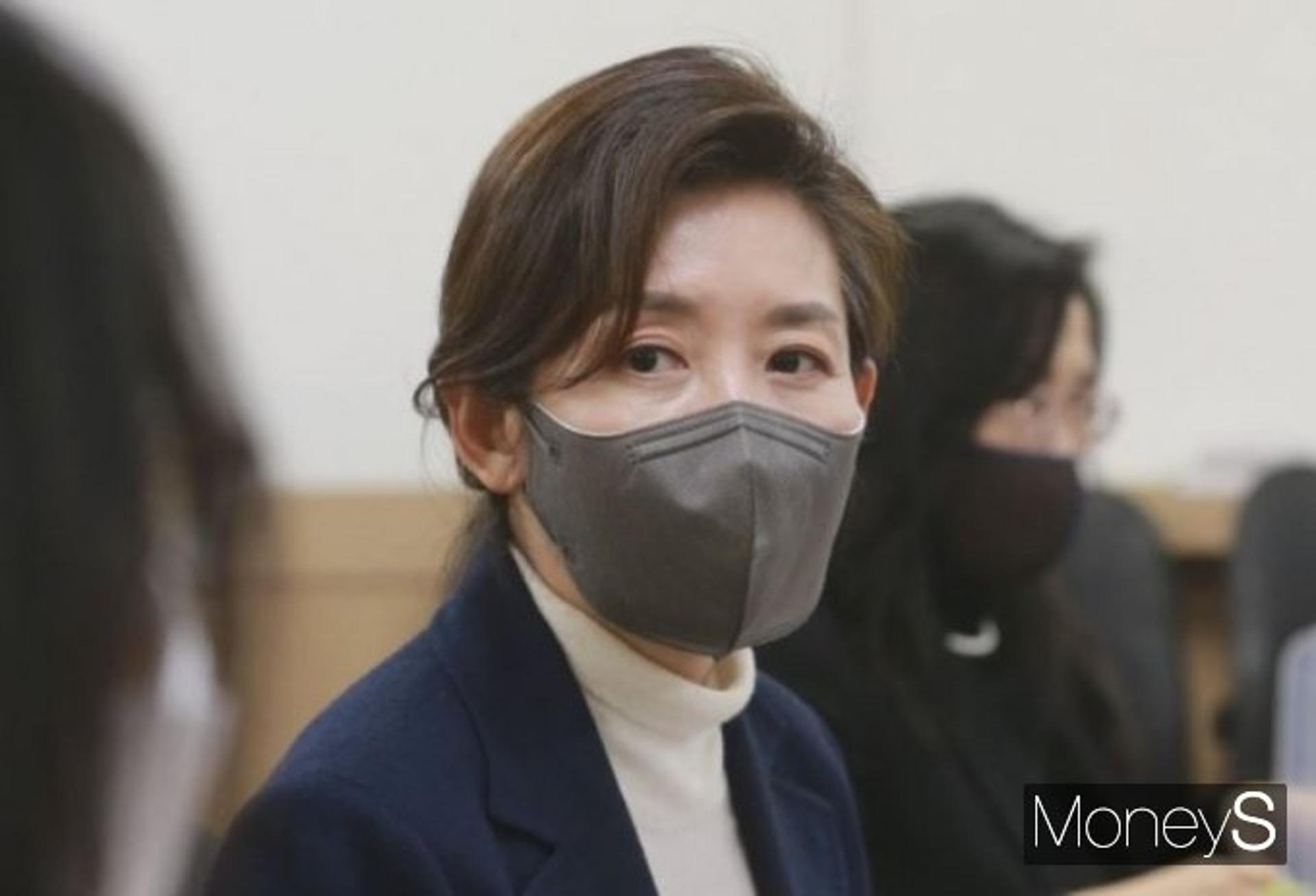 JK김동욱 하차… 나경원 “강원래 이어 몇 번째인가”