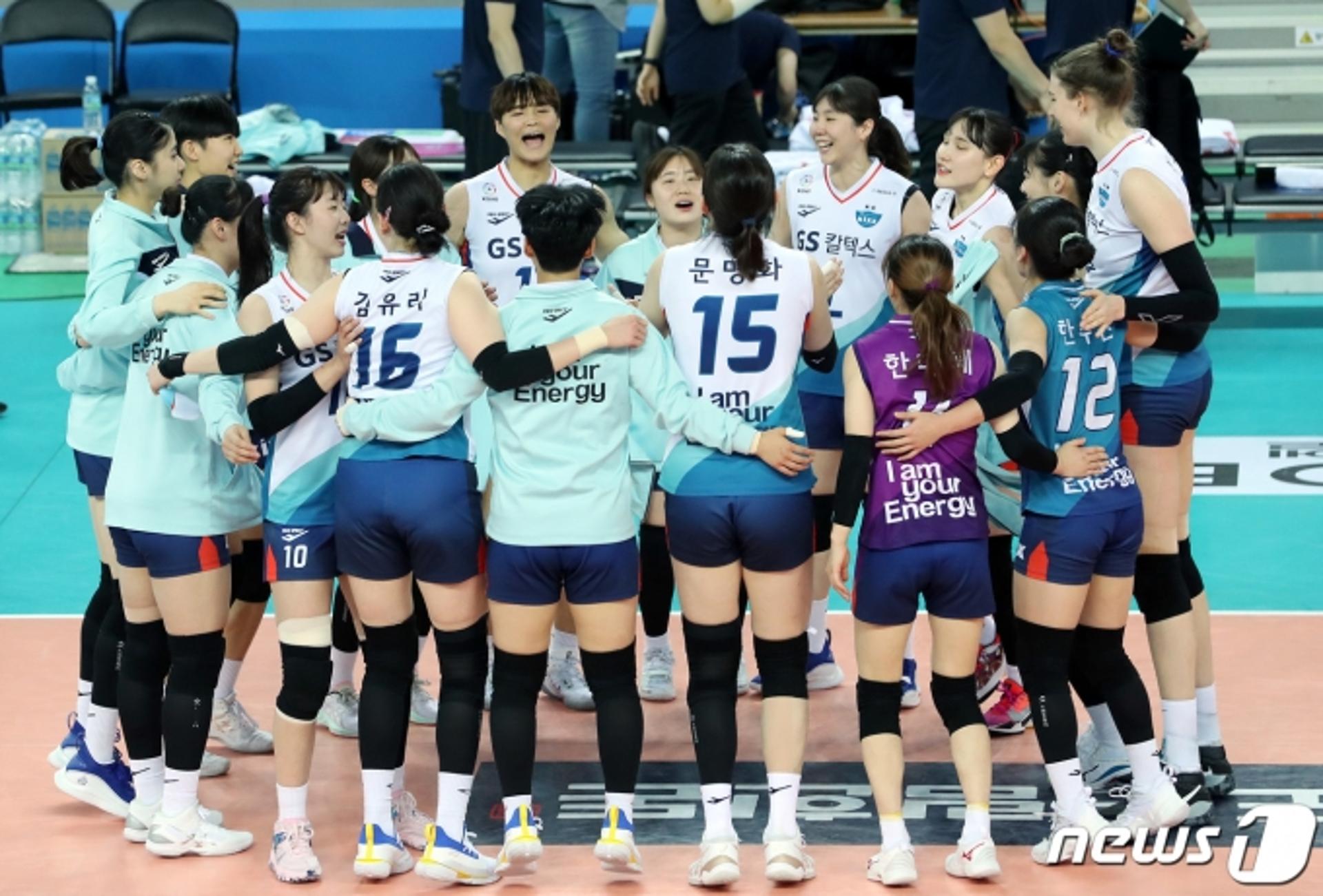 GS칼텍스, 흥국생명 3-0 완파… 불 뿜는 삼각편대 "이겼다"