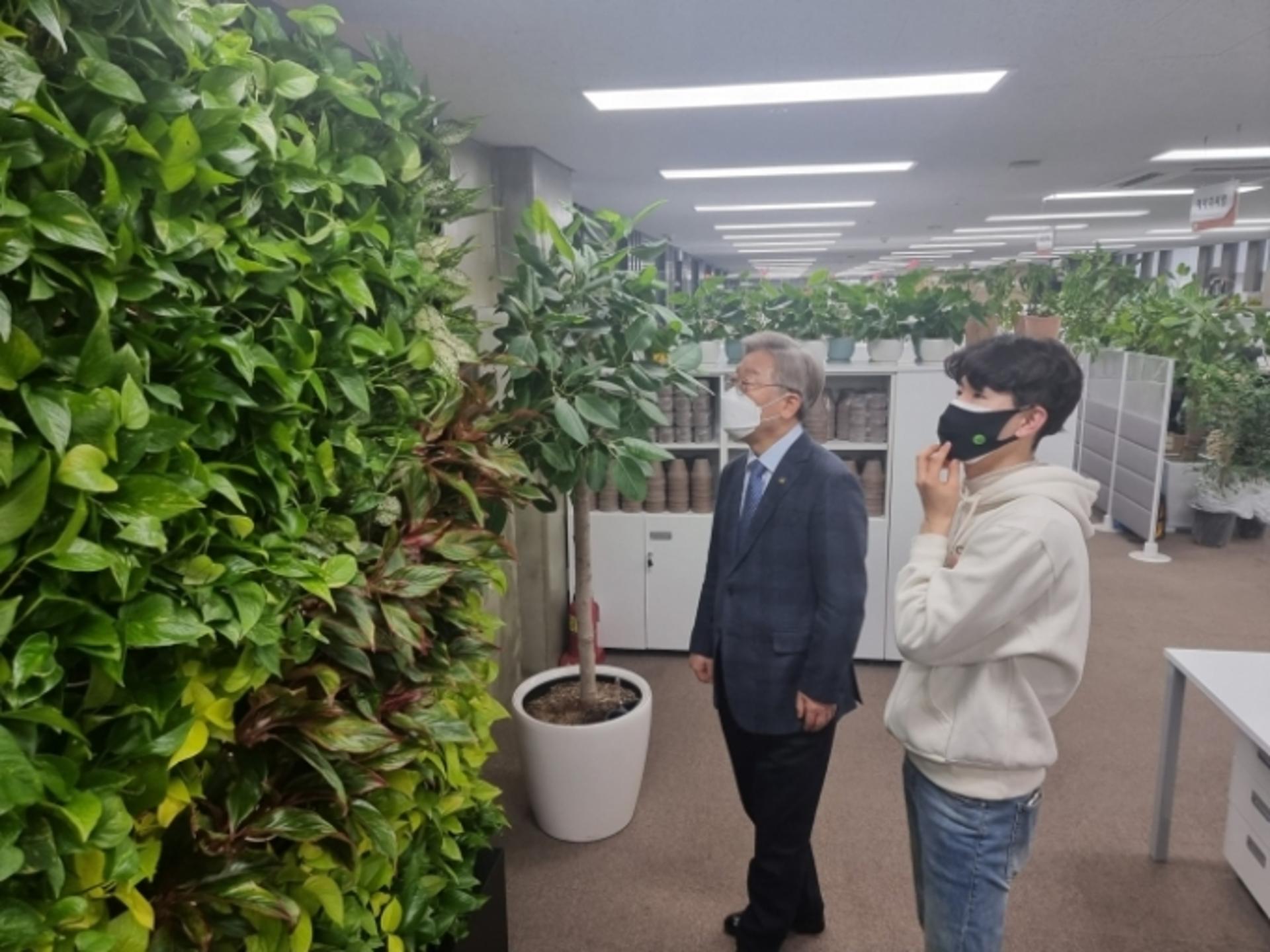 사회적기업 대표, 이재명 지사 방문에 감동한 이유…"보호종료아동 관심·지원에도 감사한데"