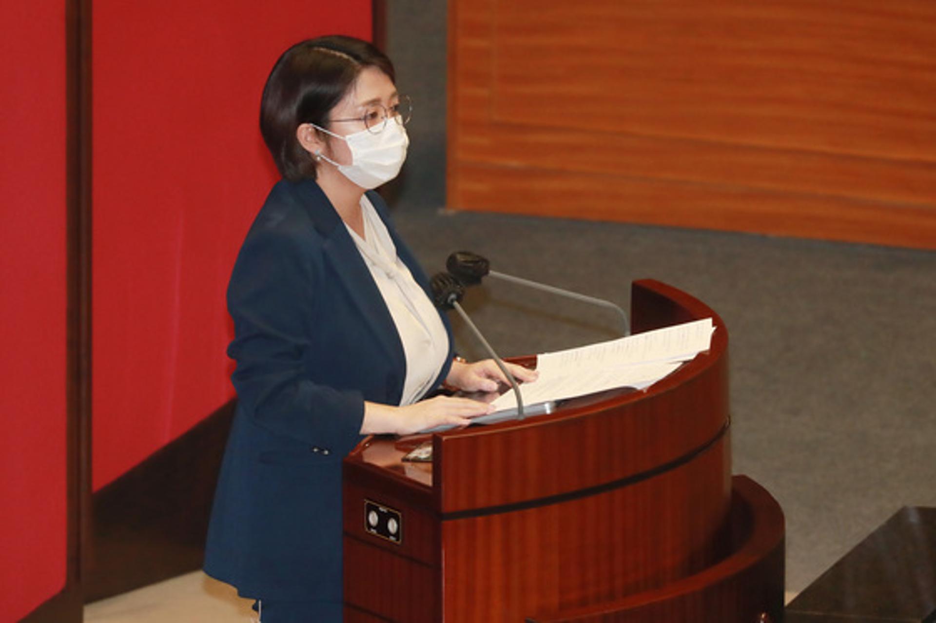 거물 임종석 때린 초선 용혜인 "정치는 '형님·동생' 하는 것 아니다"