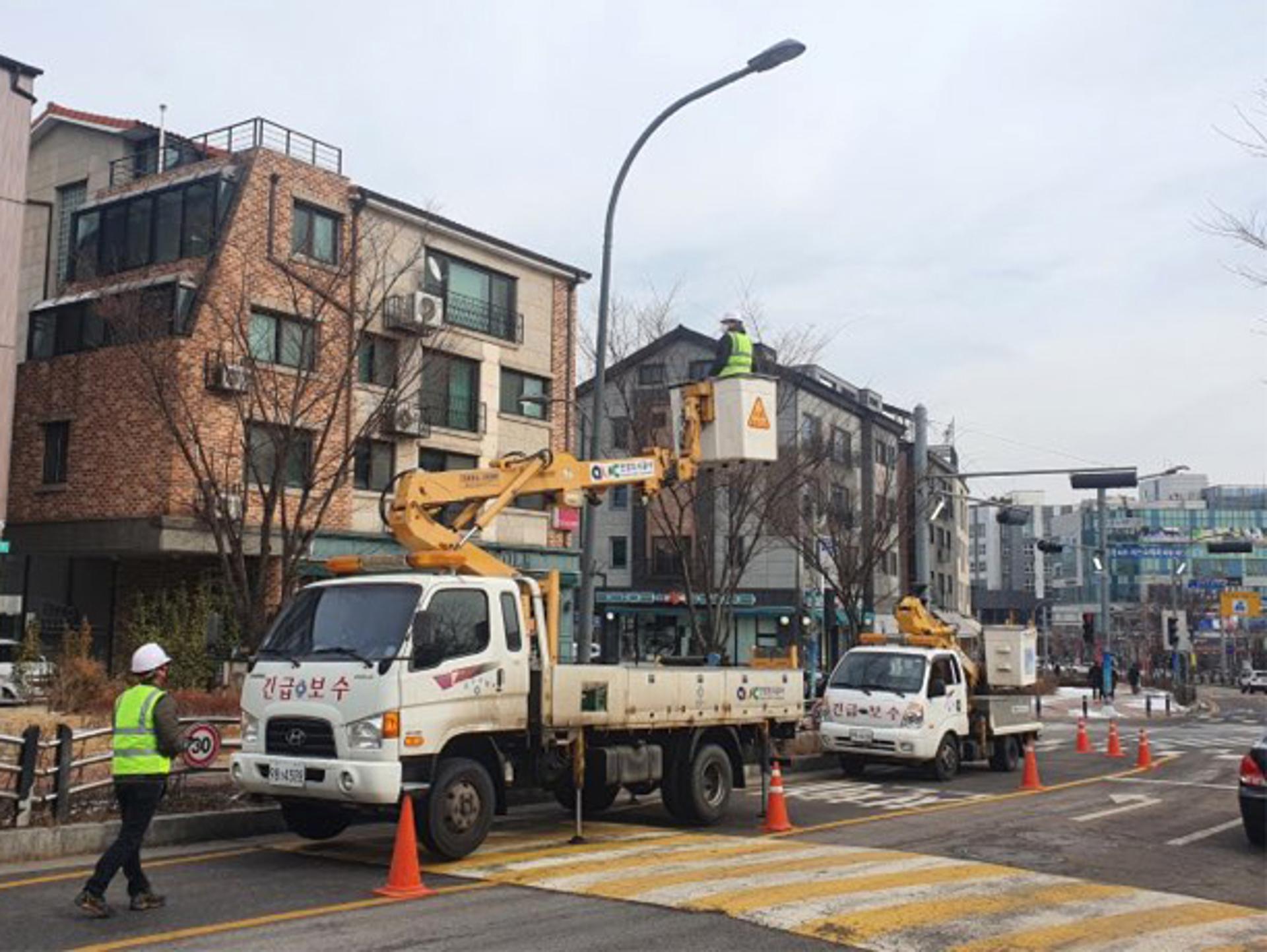 안양시, 설 연휴 앞두고 상태불량 가로·보안등 60등 보수