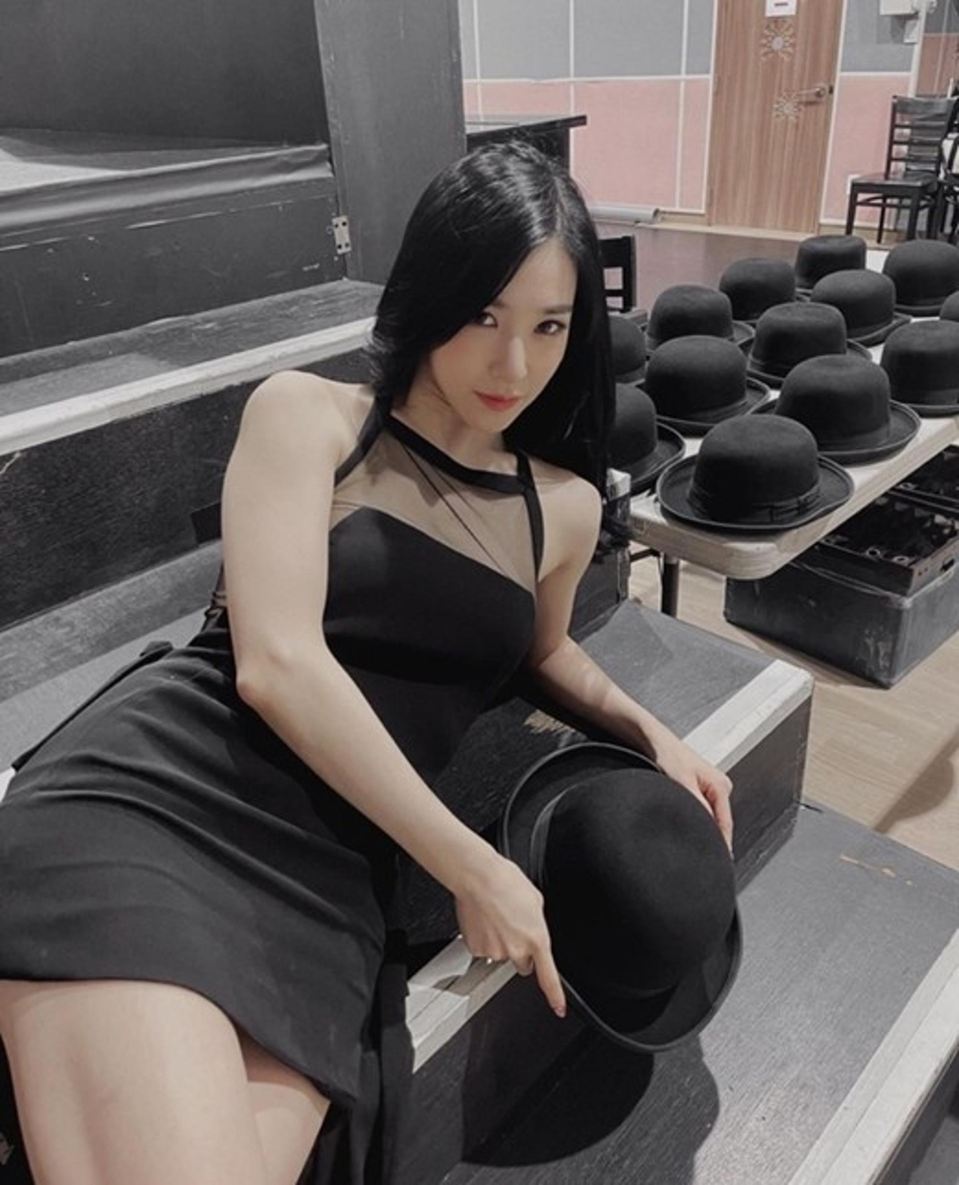 시스루+초밀착 원피스… 티파니, 요염 끝판왕
