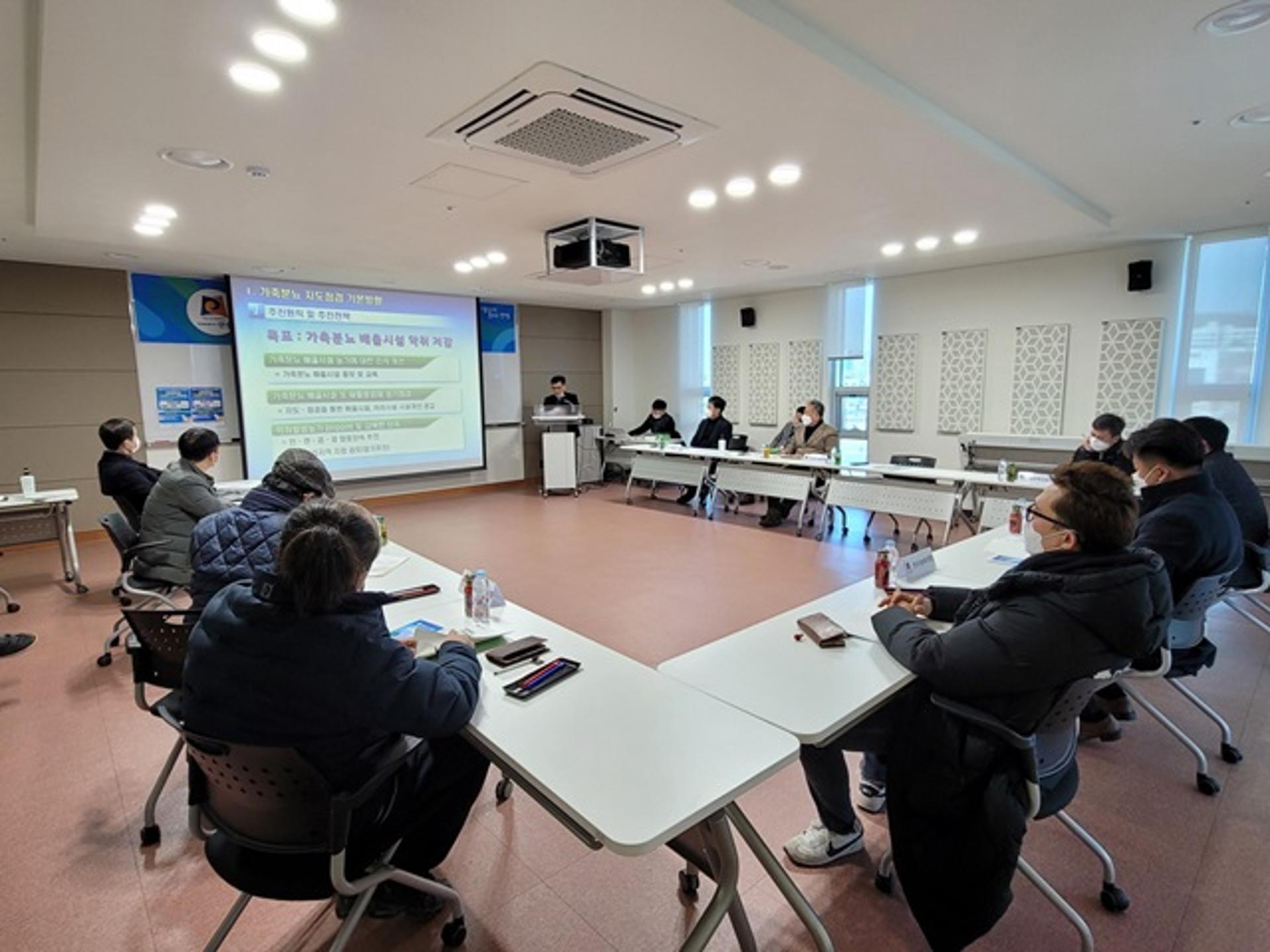 안성시 "가축분뇨 악취저감에 첫걸음"