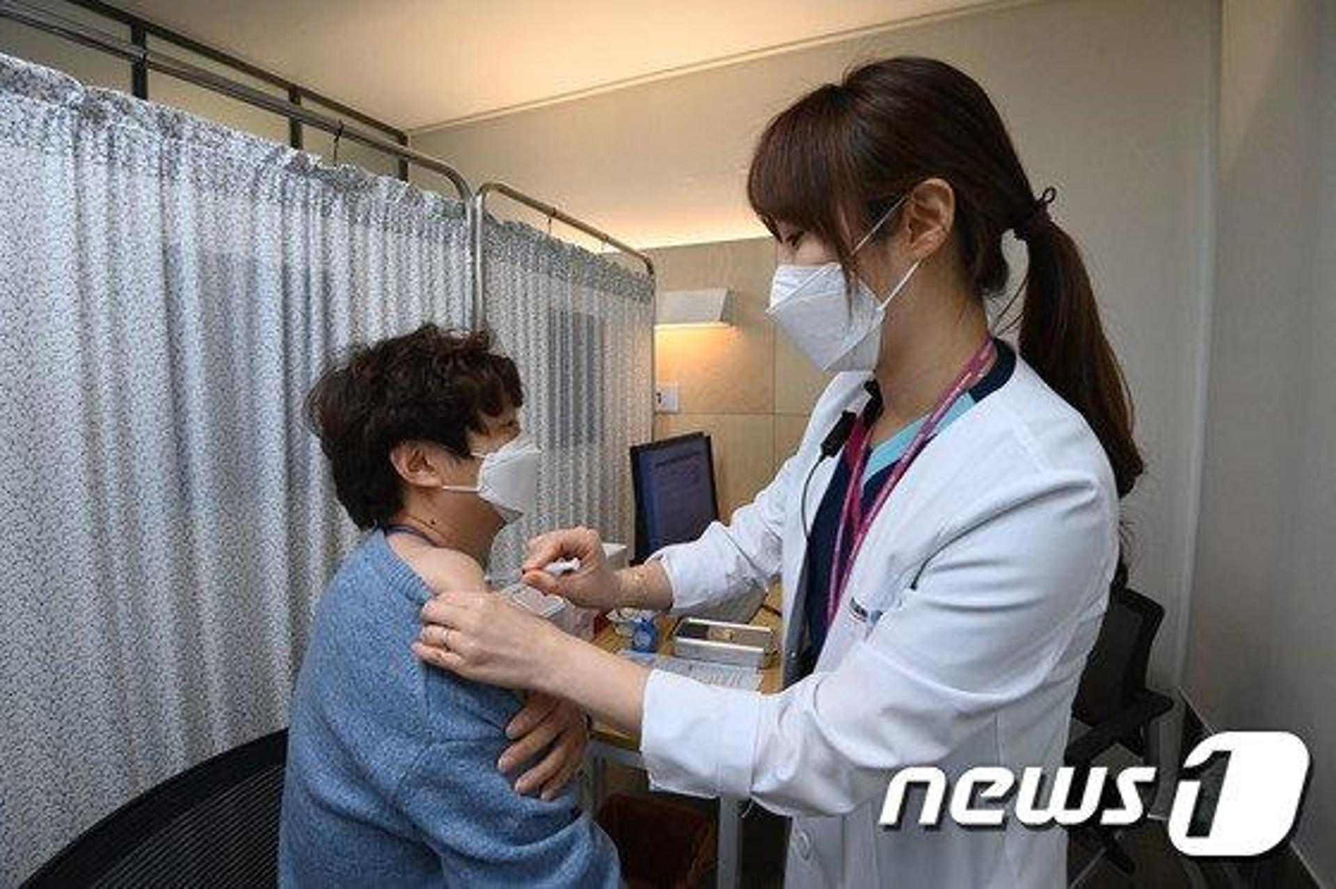 1차 예방 접종 동의율 93.8%… “총 34만명 주사 맞는다”