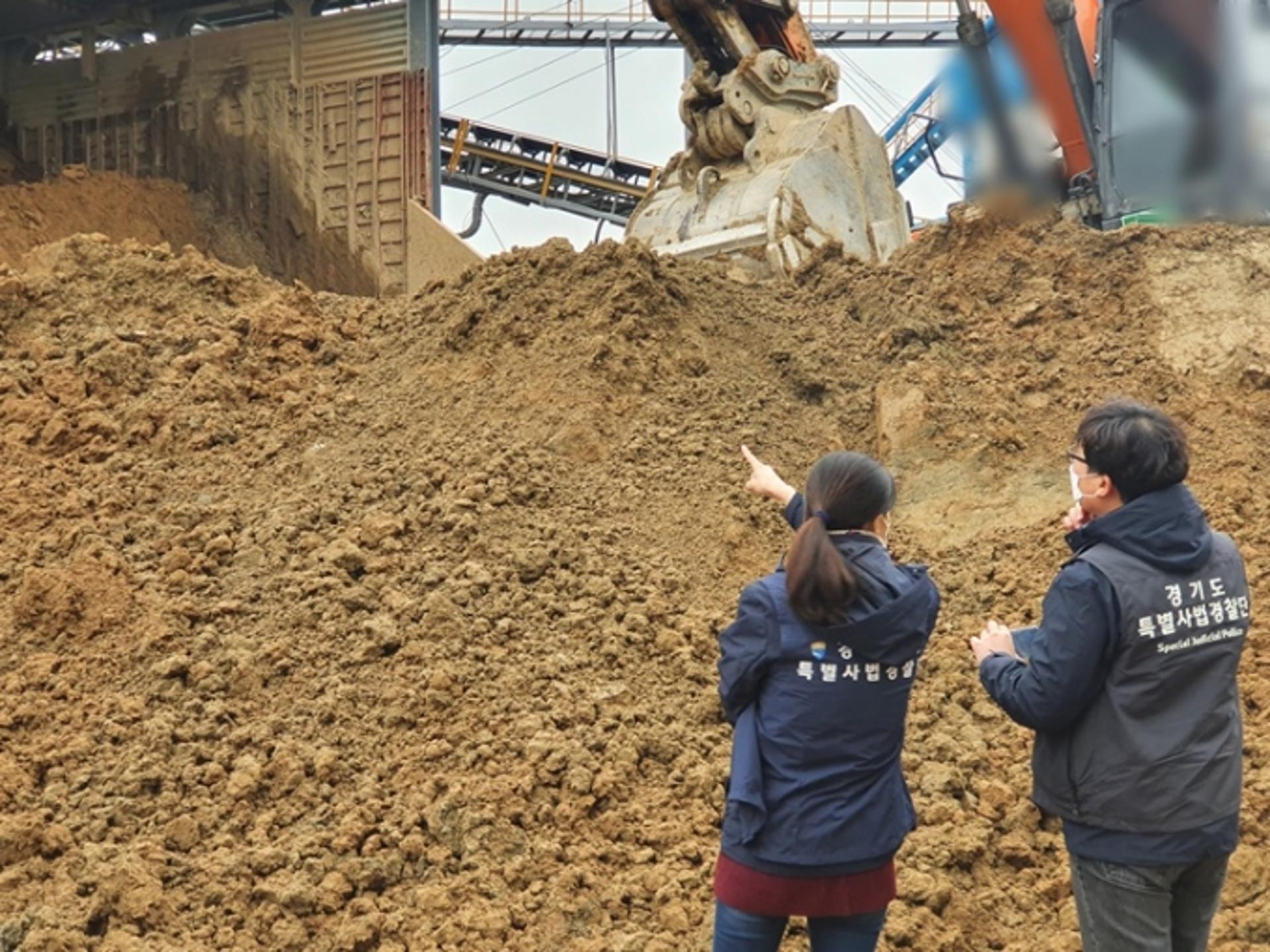 논에도 '무기성오니' 매립 골머리…경기도 특사경, 불법처리 단속