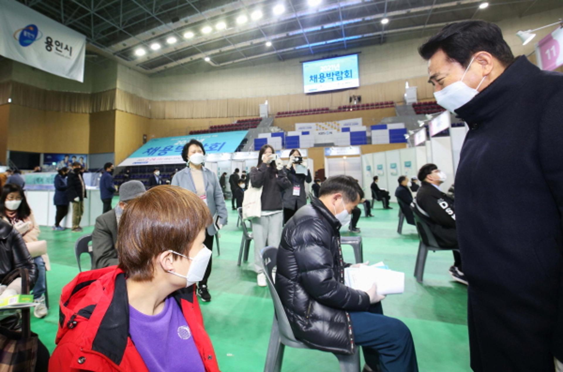 용인시, 20개사 370명 채용나서… 비대면 '키오스크 면접' 선보여