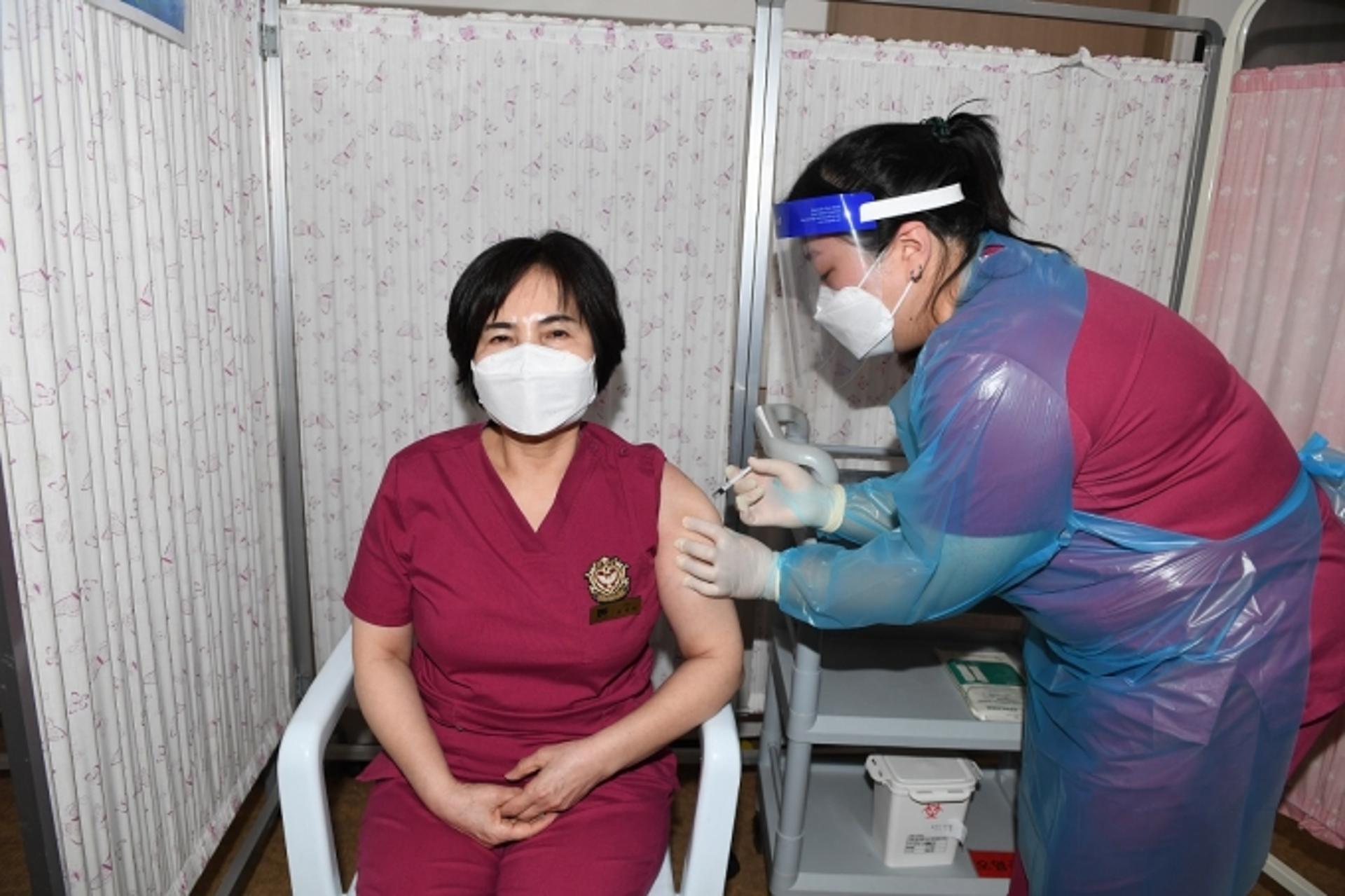 기장군, 코로나19 백신 접종 시작… 첫 접종은 요양병원 수간호사