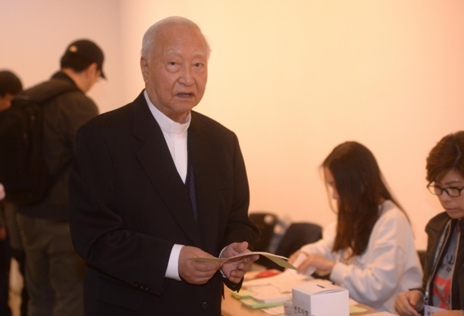 정진석 추기경, 병환 깊어 입원 치료 중… 올해 만 90세