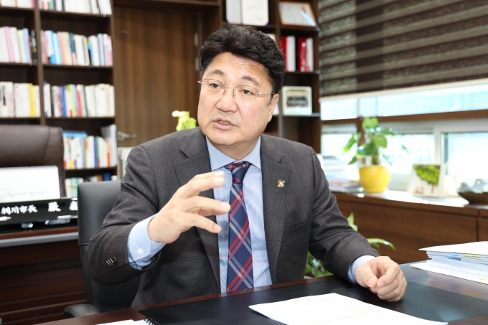 이천시승격 25주년, 엄태준 시장 "반도체벨트 도시들과 협의체 구성, 발전방향 모색"