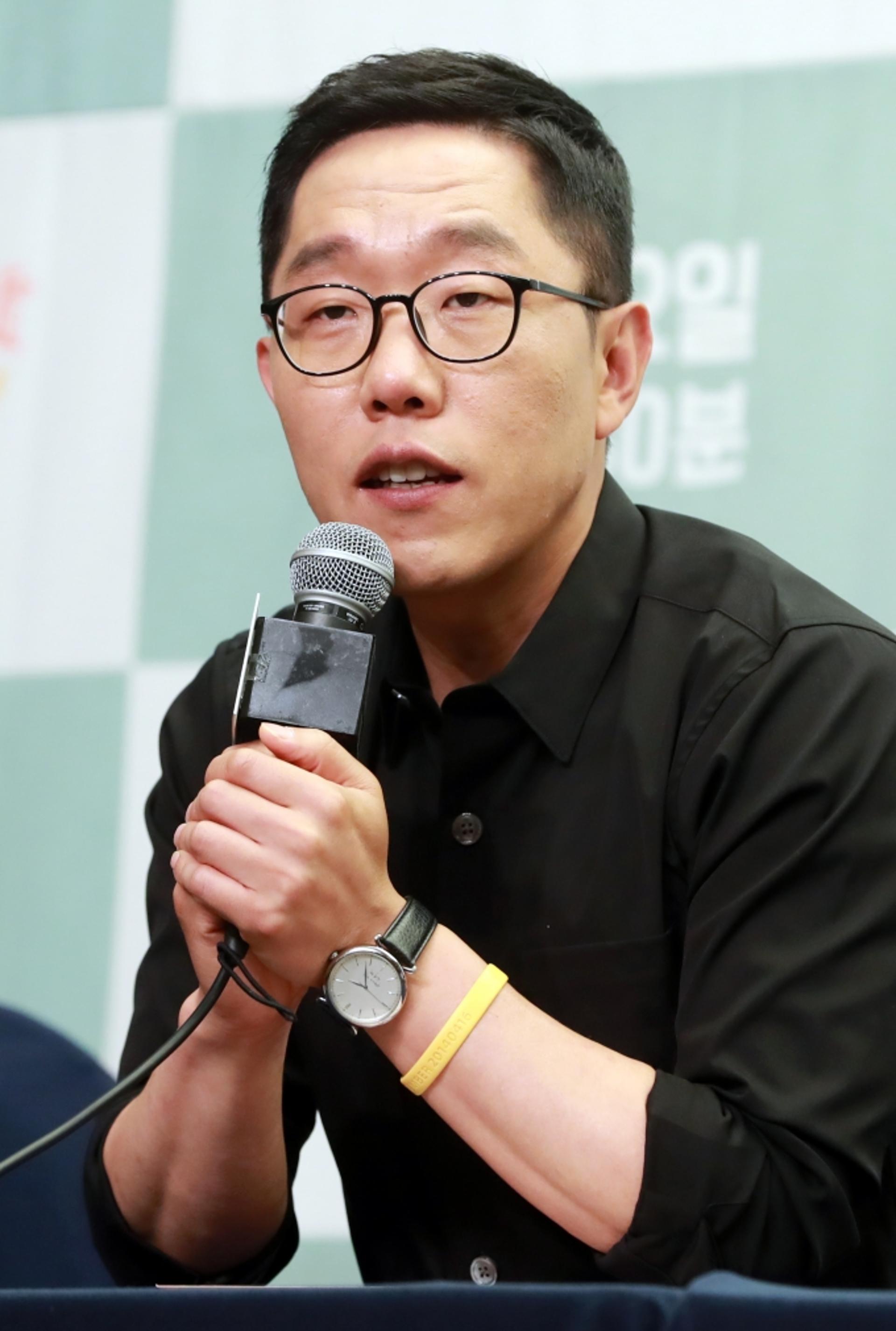 '고액 강연료 논란' 김제동 복귀, 은근슬쩍?