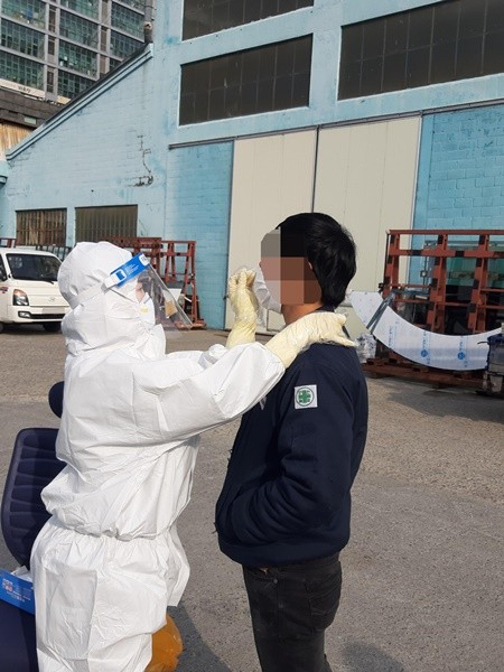 성남시, 외국인 노동자 코로나19 선제검사 나서