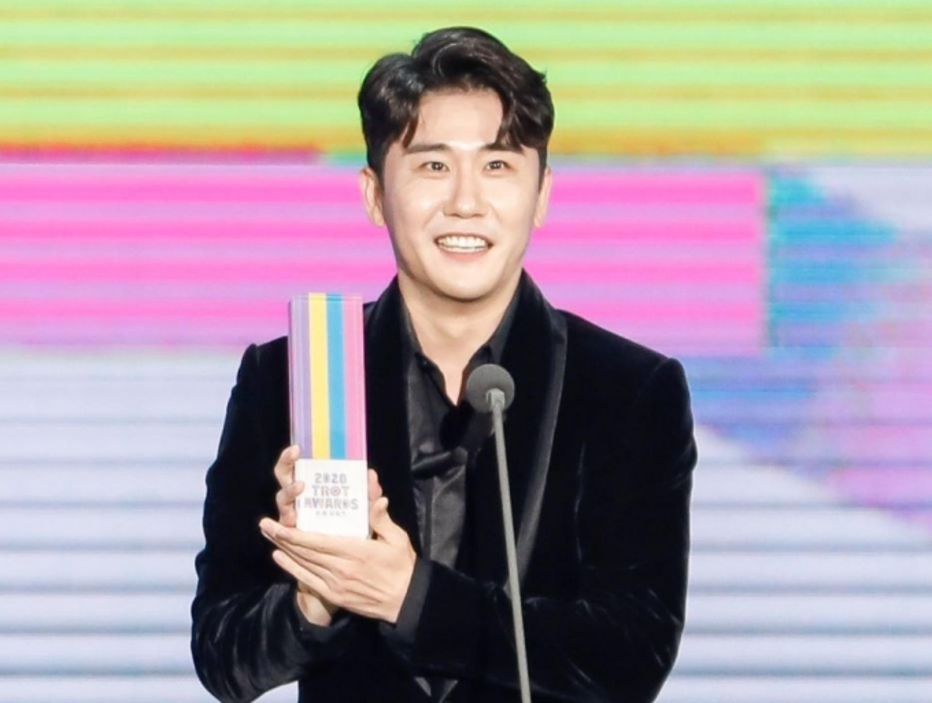 영탁 소속사 대표, 공연계약 관련 사기 혐의로 피소