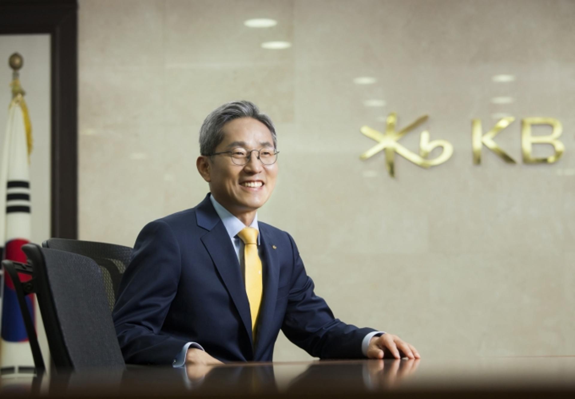 윤종규, 지난해 26억원 받아… '리딩금융' 탈환 후 '연봉킹' 등극