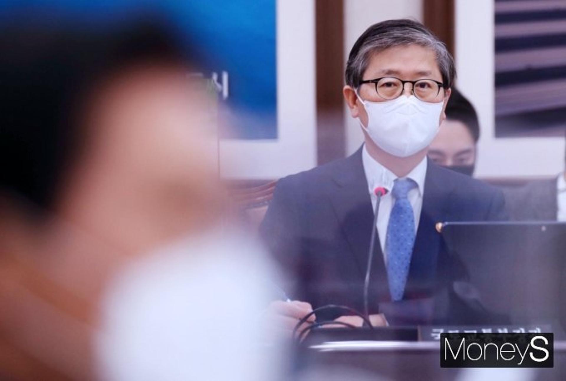 군 출신 LH 간부 '개발정보 유출'… 당시 변창흠 사장 "문제 있다"