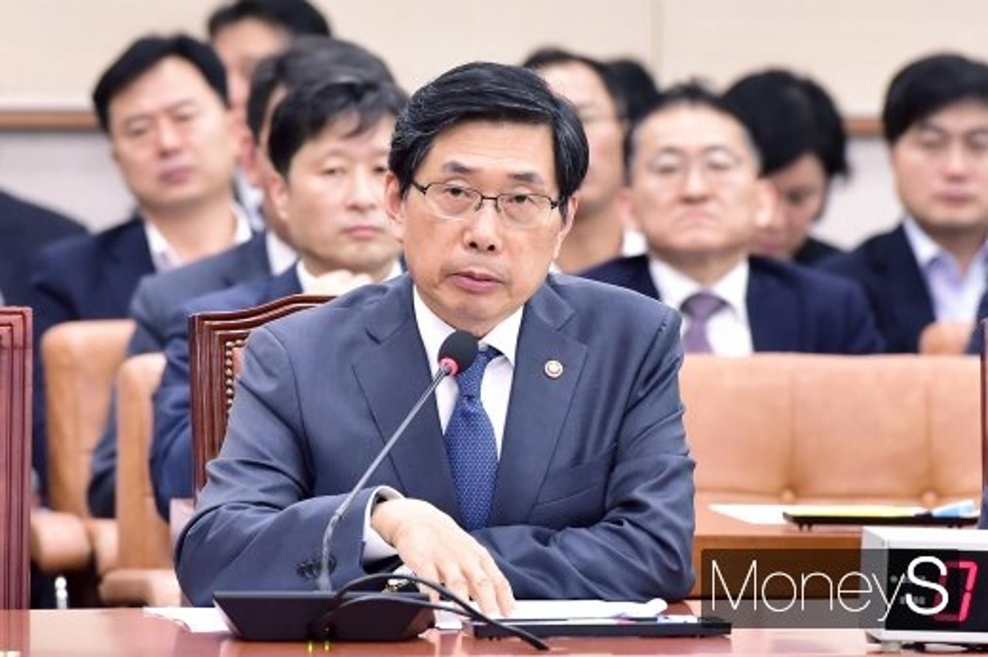 윤석열 후임인선 절차 돌입… 검찰총장 후보추천위원장 박상기 전 법무무 장관