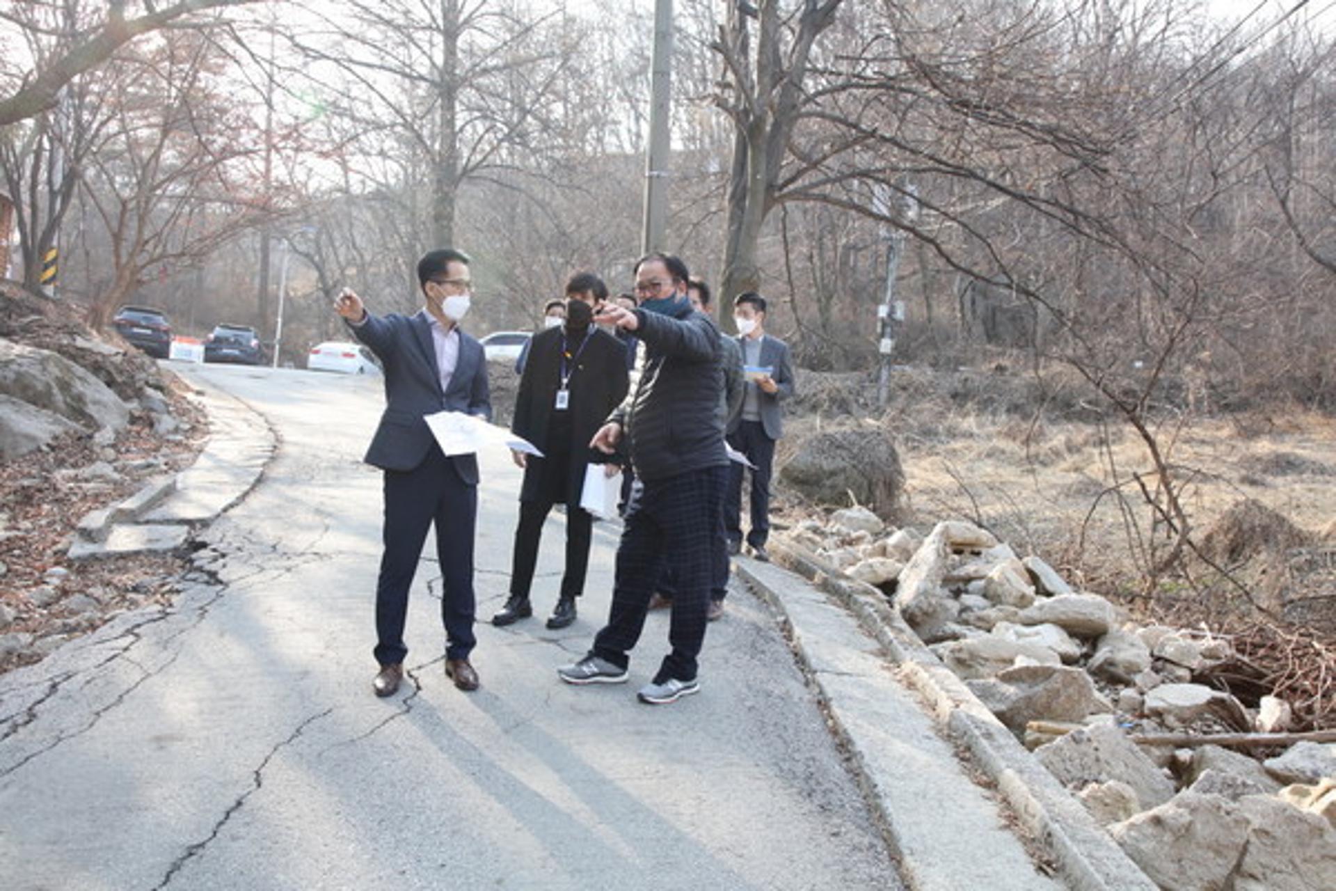 신원주 안성시의회 의장, ‘죽주산성 테마역사공원 조성사업’ 현장 방문