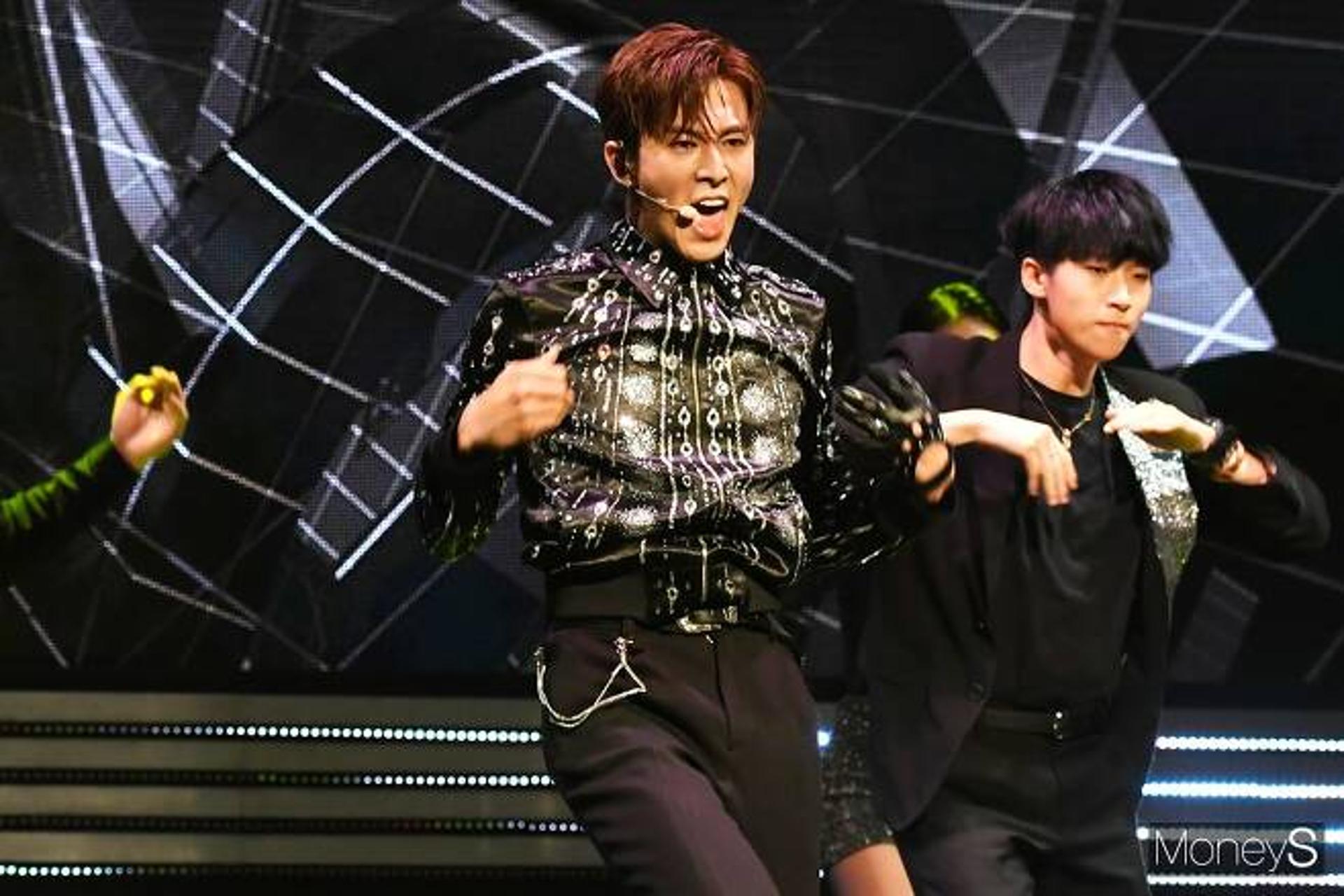 유노윤호, '불법 유흥주점' 출입 들통… '모범생' 이미지 추락 불가피