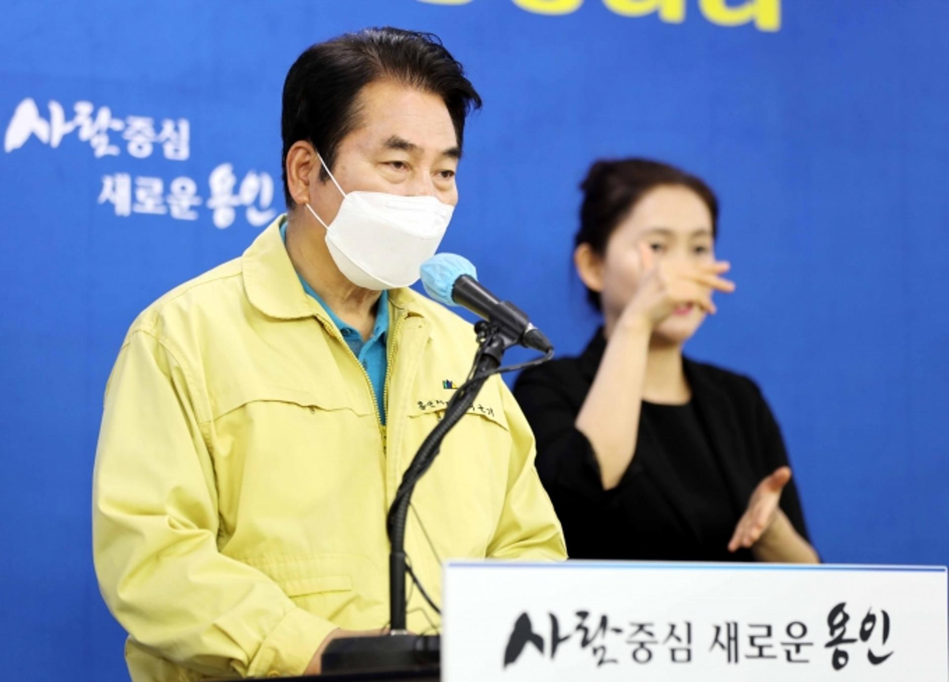 백군기 용인시장 "외국인 근로자 무증상 감염 근원… 22일까지 검사 받아라"