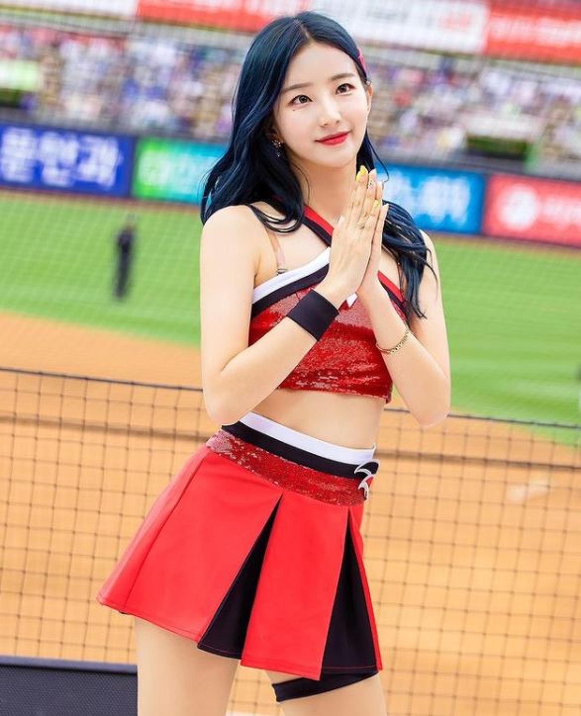 "아이돌급 미모"… 치어리더 김진아, 더 예뻐졌네