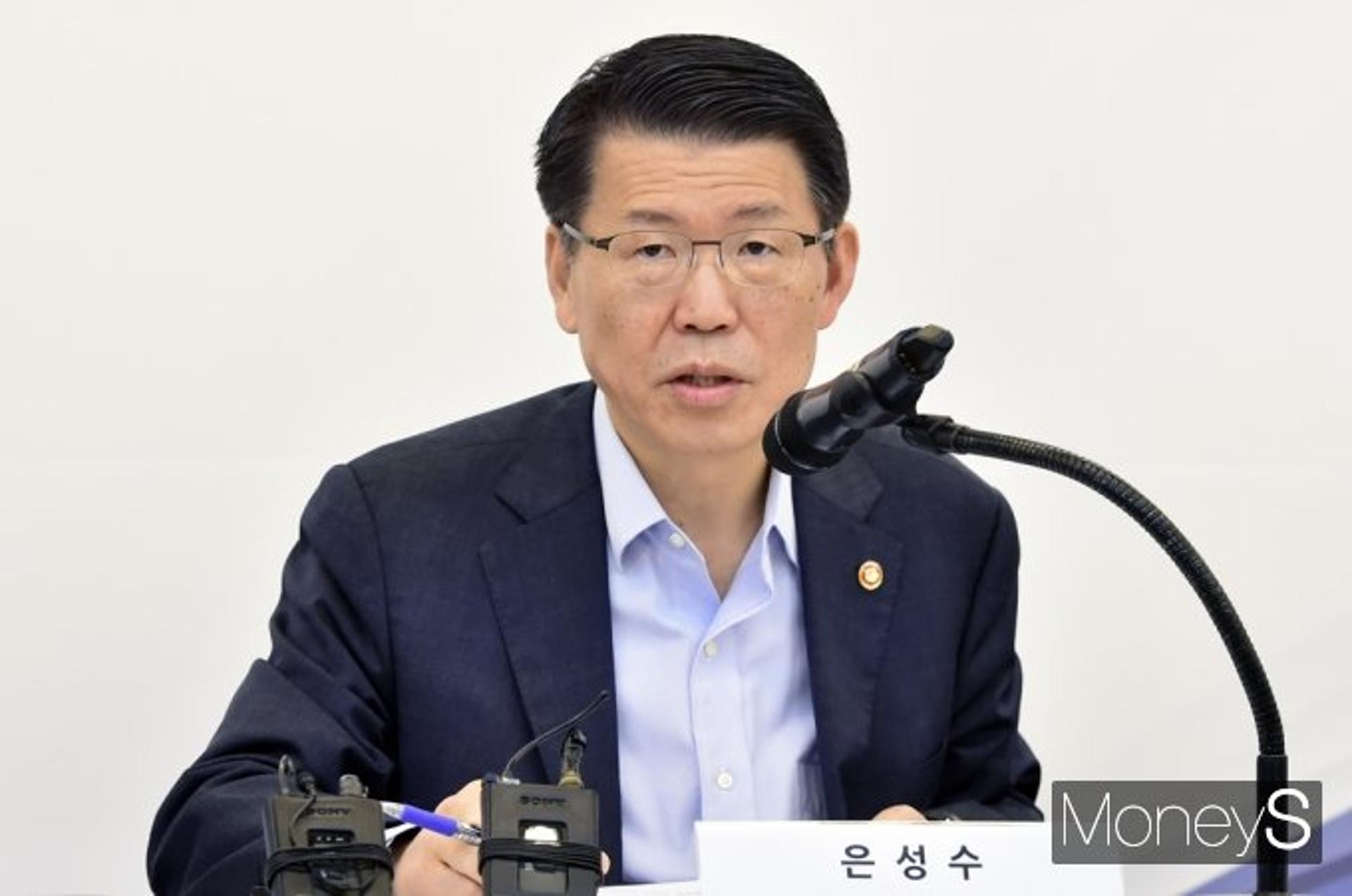 은성수, 사모펀드 사태 지적에 "소수 인원으로 감독 어려워"
