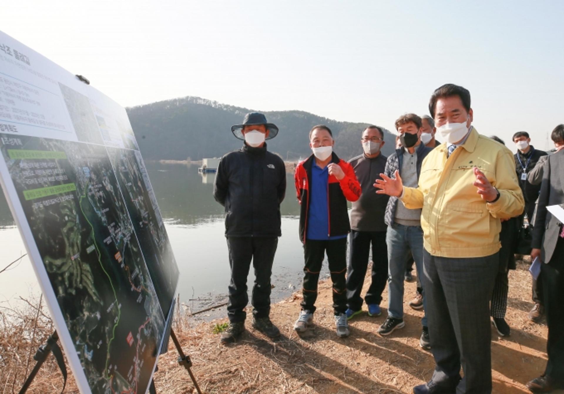 백군기 용인시장, 이동저수지 환경생태공원 조성 현장점검…친환경 둘레길도 조성