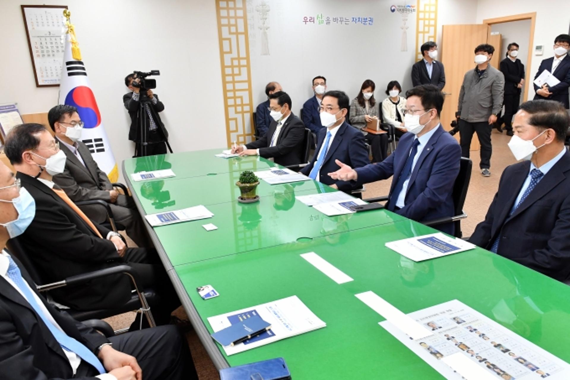 염태영, 자치분권위원장 면담…"제2차 지방일괄이양법 연내 국회통과" 당부