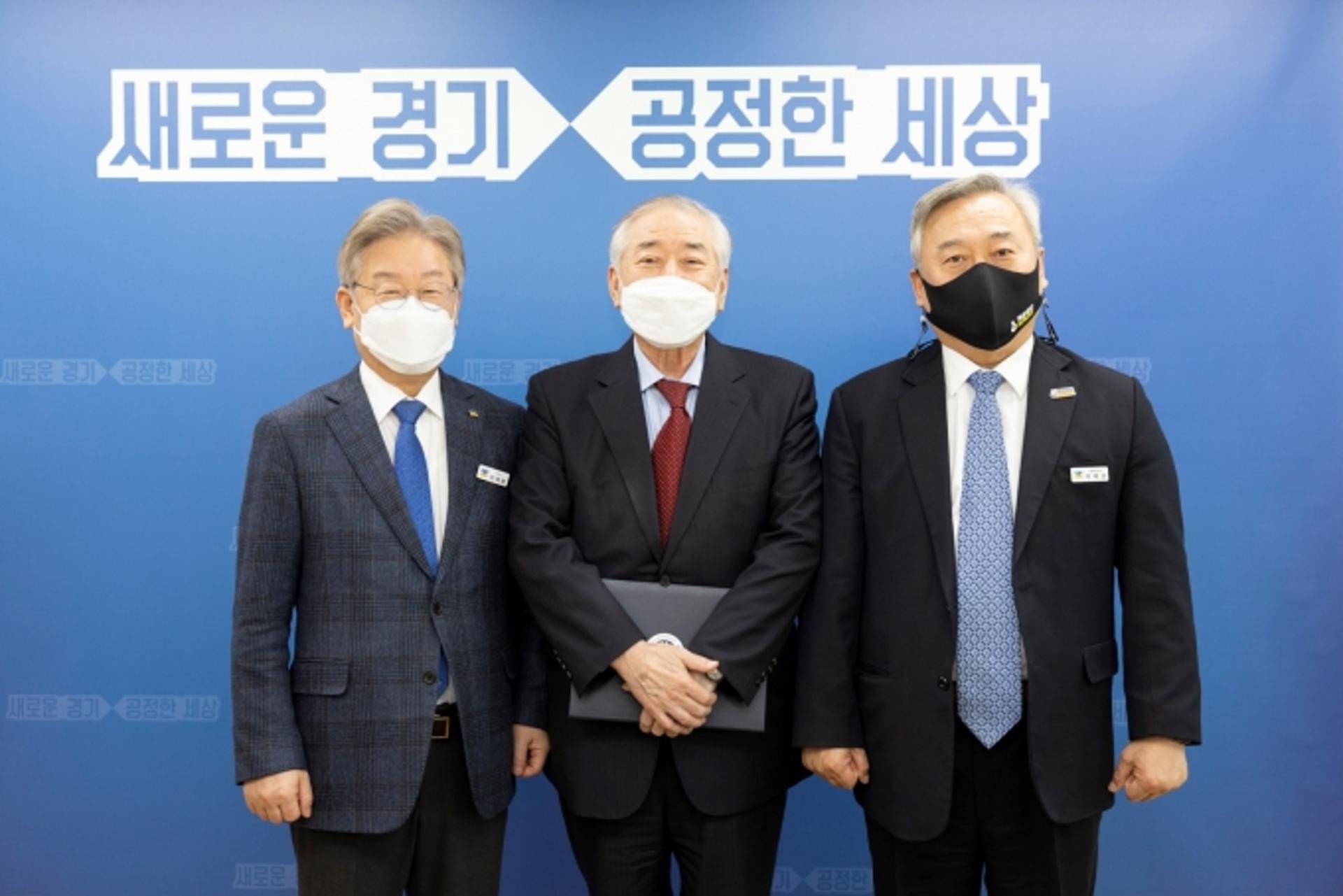 '경기도 국제평화교류위원회' 첫발…이재명·문정인의 대북해법 빨라진다