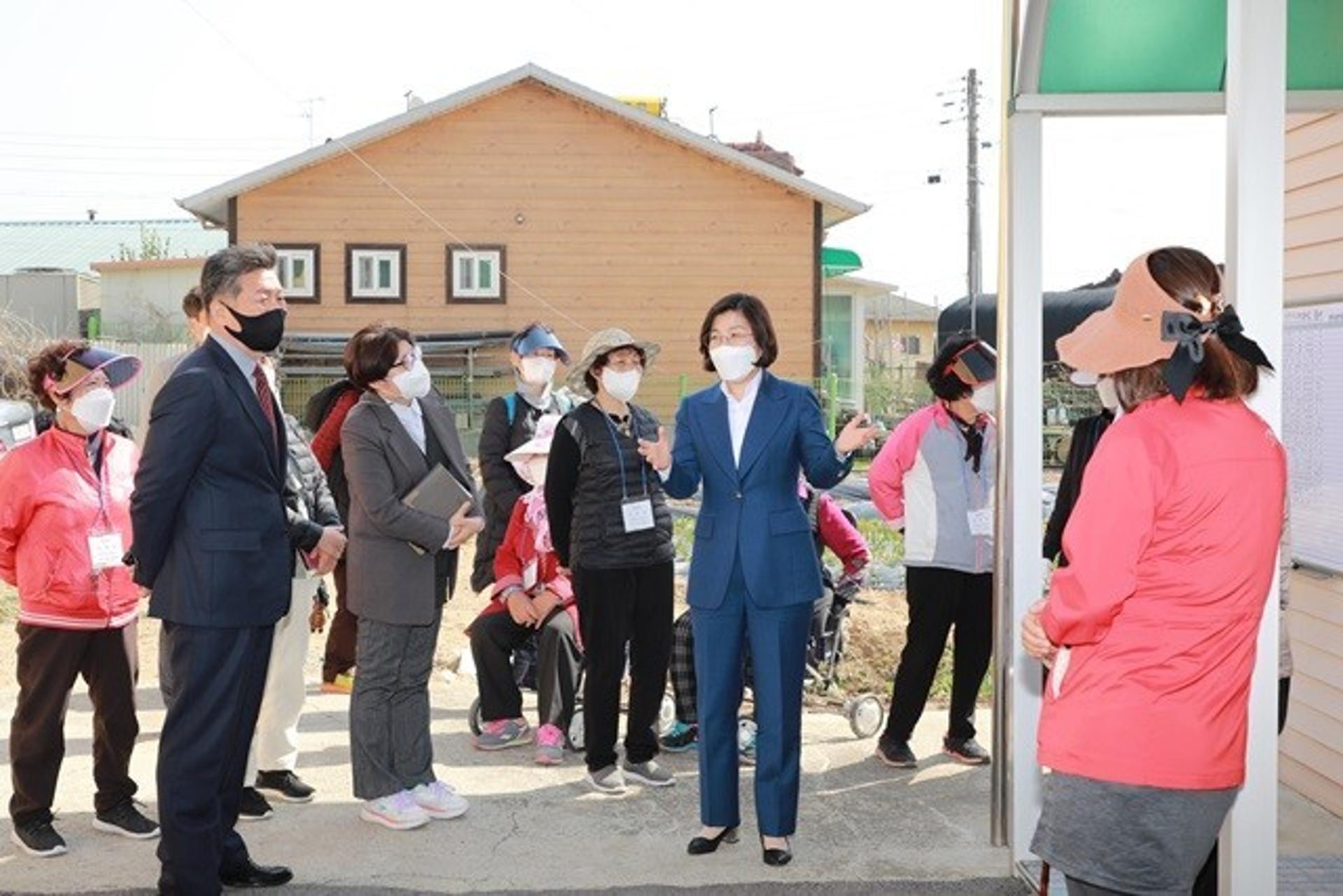김보라 안성시장, 보건진료소 특화사업 '3.3.3.하게 걸어요!' 참석