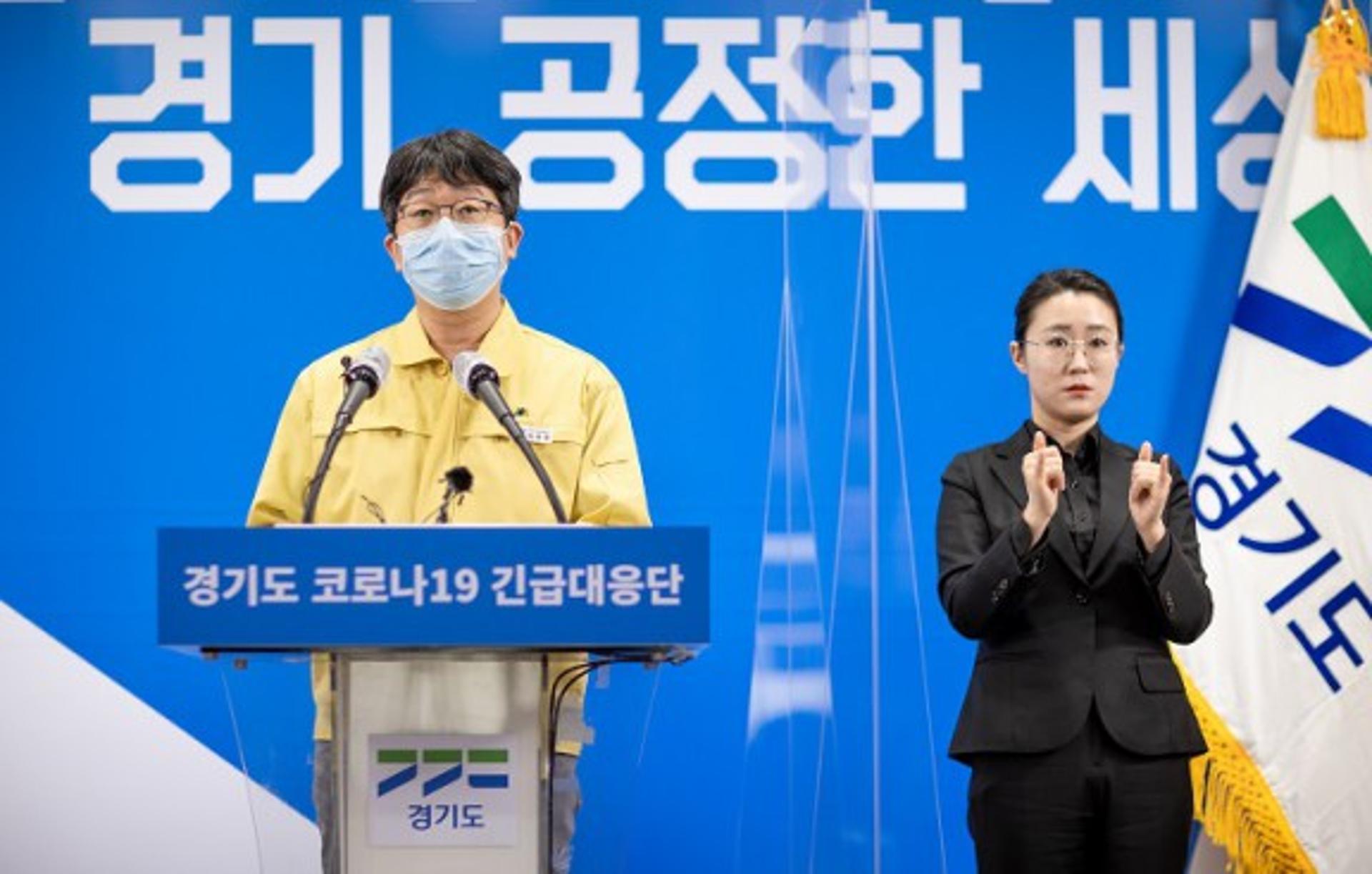 경기도 "외국인 진단검사 행정명령 동안 최소 8개 집단감염 발견"