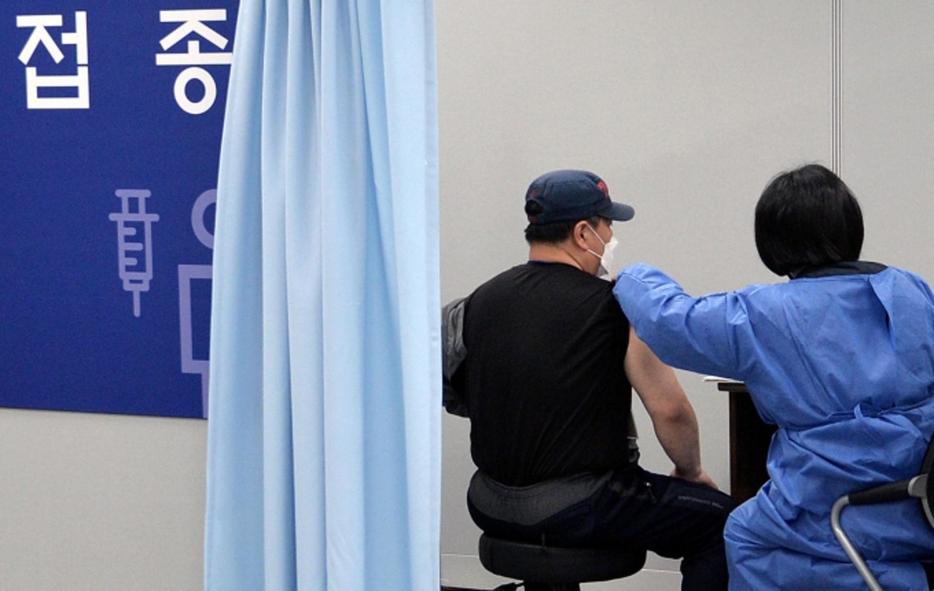 백신 맞아도 효과 없다?… 접종 뒤 확진자만 57명