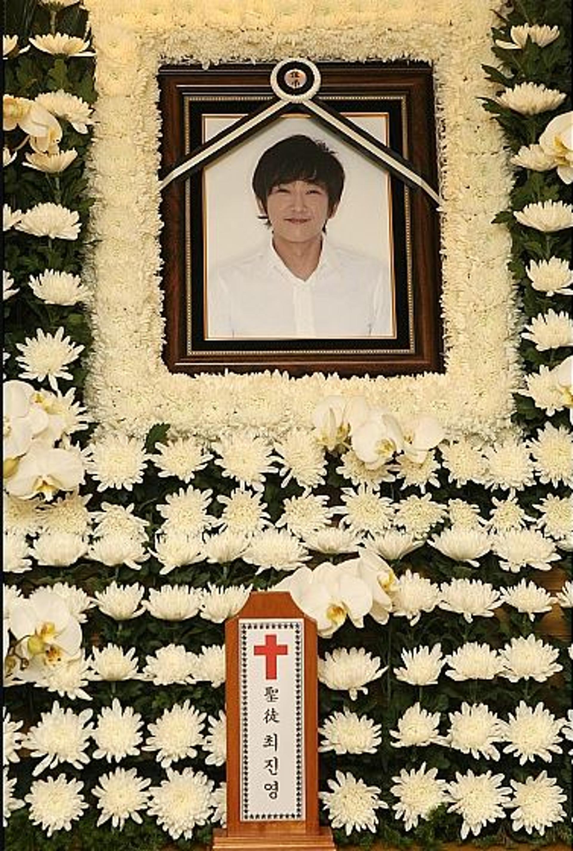 "하늘에서는 영원히"… 고 최진실 동생 최진영 11주기