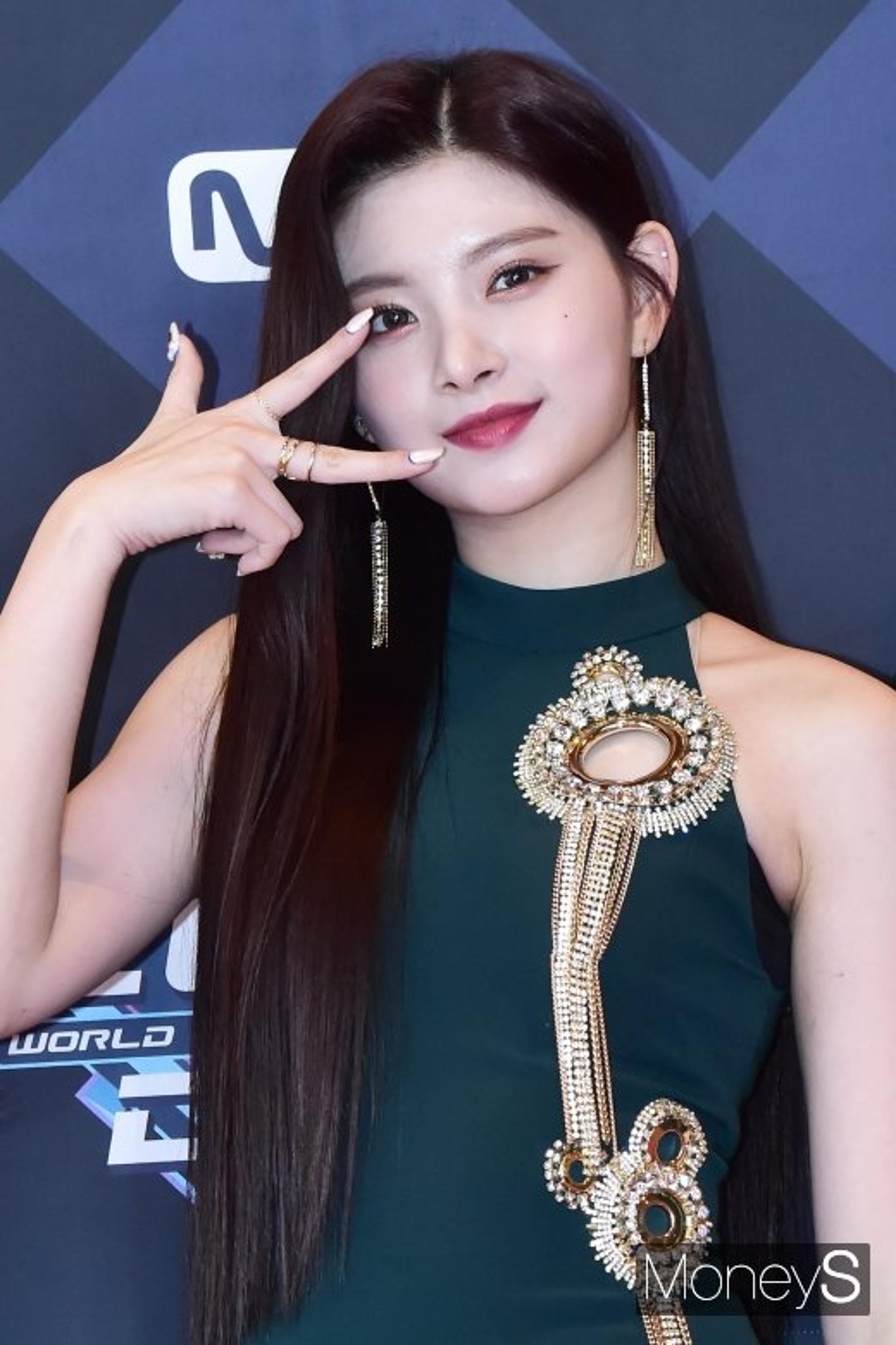 에버글로우 이런, '신장 목화' 지지글… 비판 받는 이유