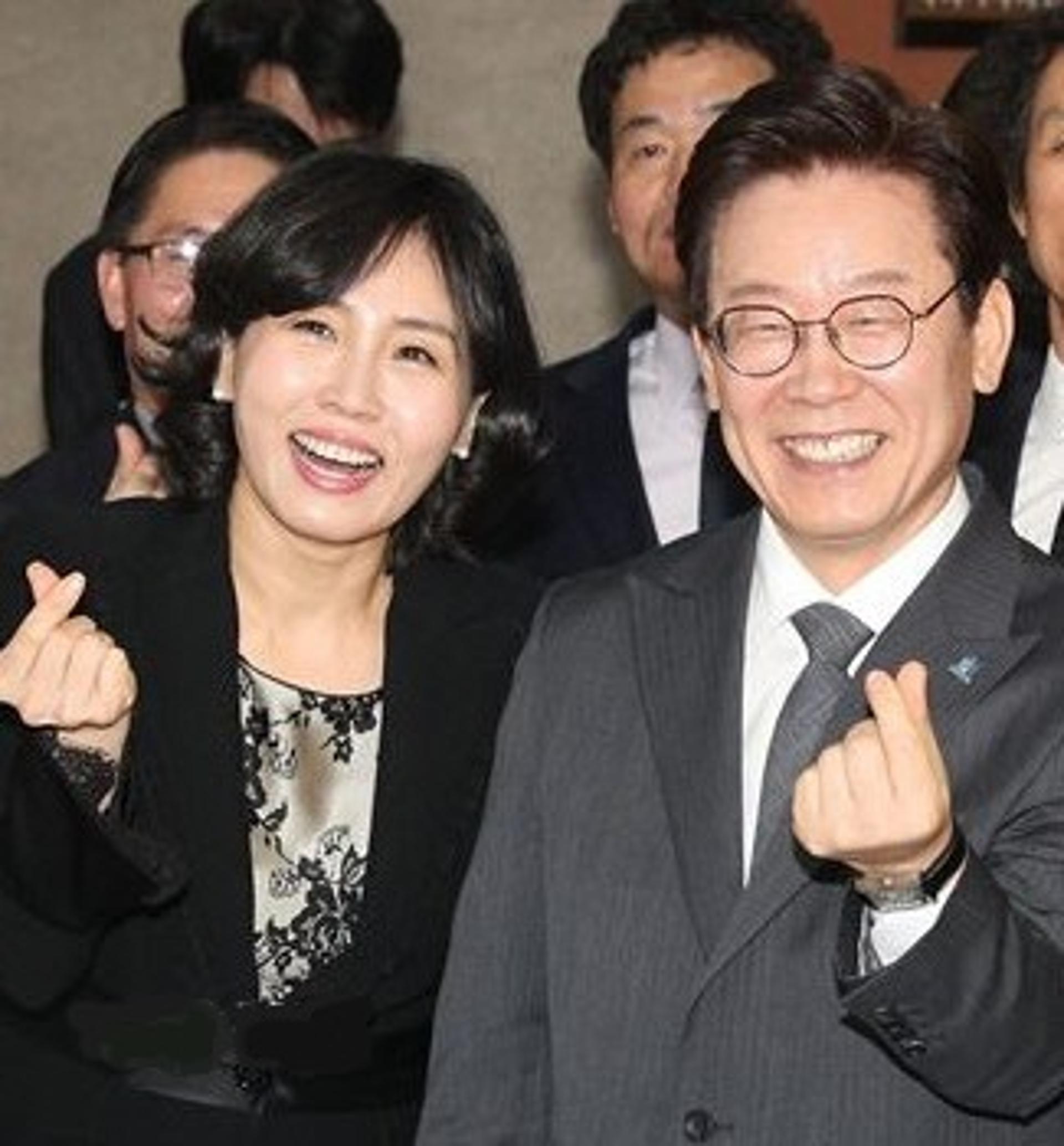 "아내에게 늘 미안했다"… 결혼 30주년 휴가낸 이재명, 부인과 '부산행'