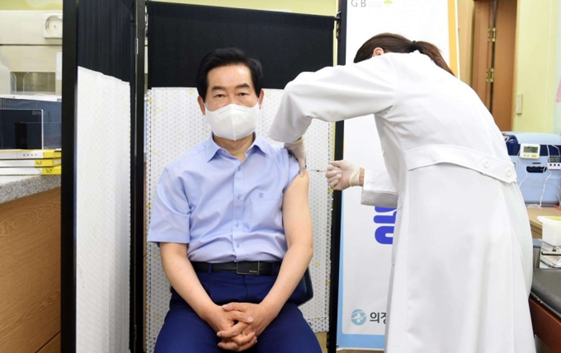 안병용 의정부시장, 코로나19 백신 접종…"안전성과 효과성 논란을 불식시키겠다"