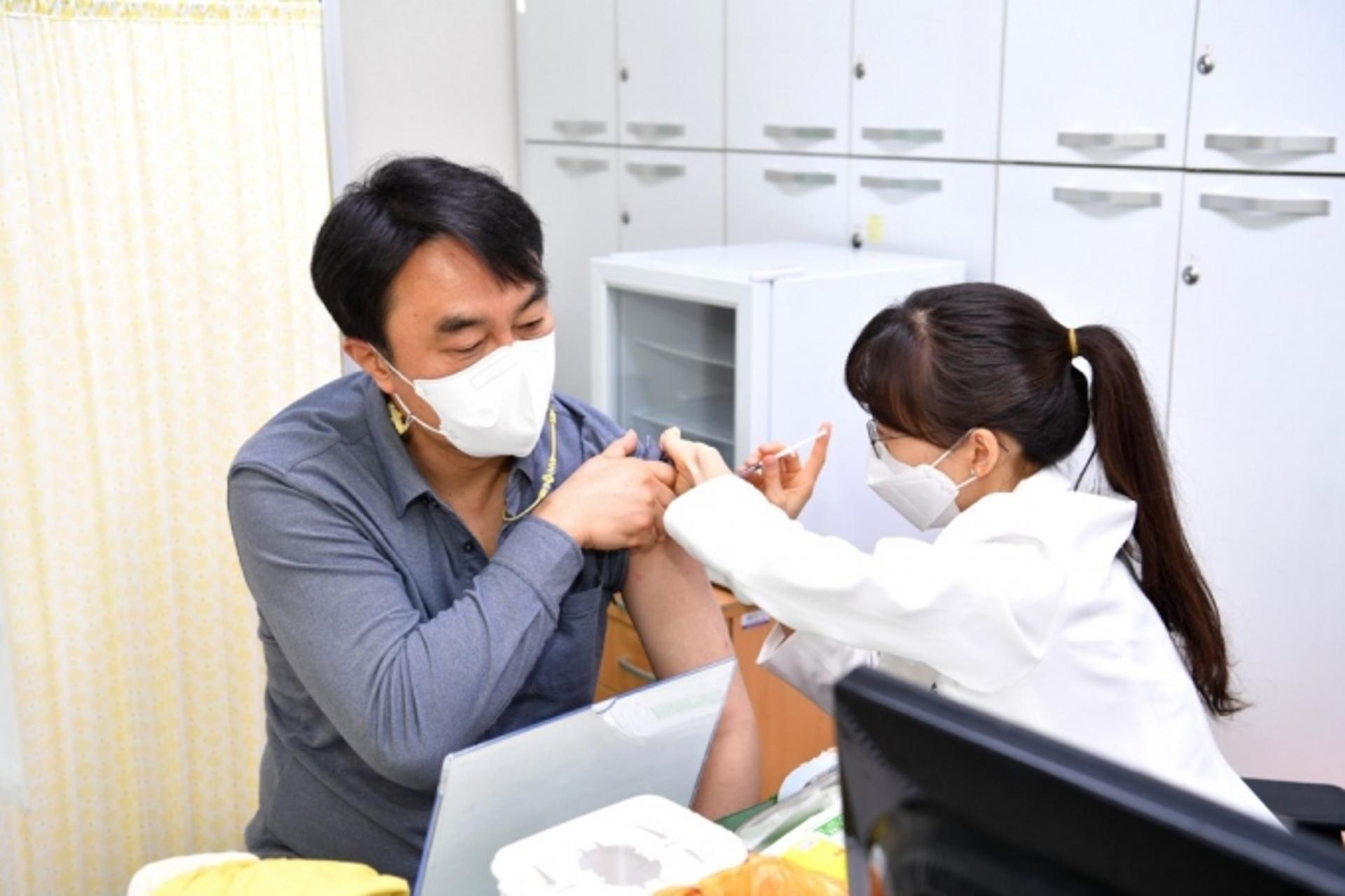 김상호 하남시장 AZ 백신접종, "백신 안전성 불안해 마시고, 접종 응해 주시길"