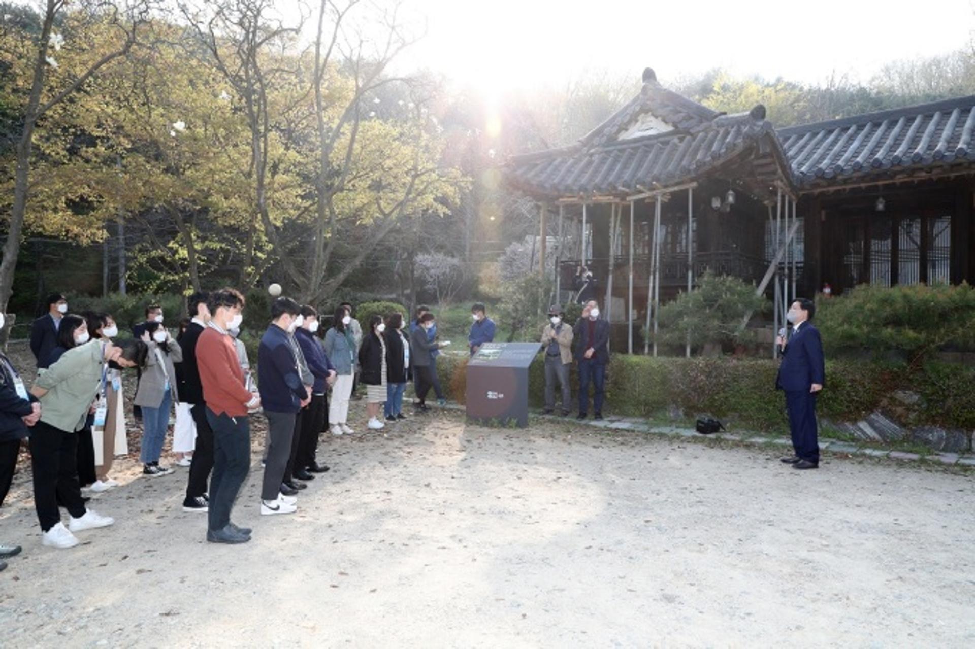 "공직자들이 미래지향적 도시변화 이끌어야"…한대희 군포시장, '마부위침' 인용
