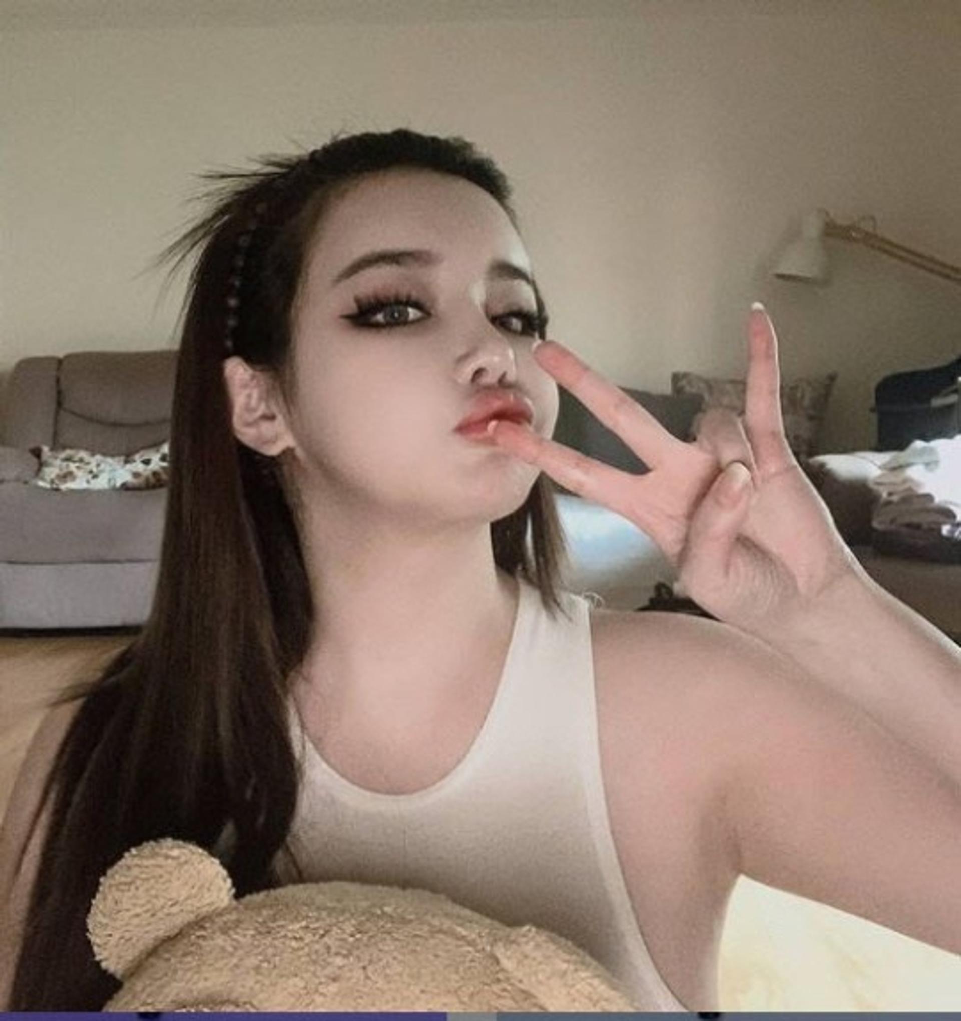 "너무 짜증나요"… 박봄, 인스타그램 해킹 피해 호소